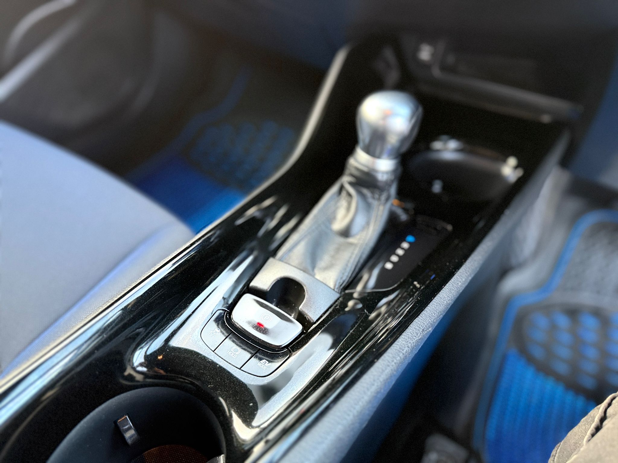 Toyota C-HR Dynamic Hybrid (2017)