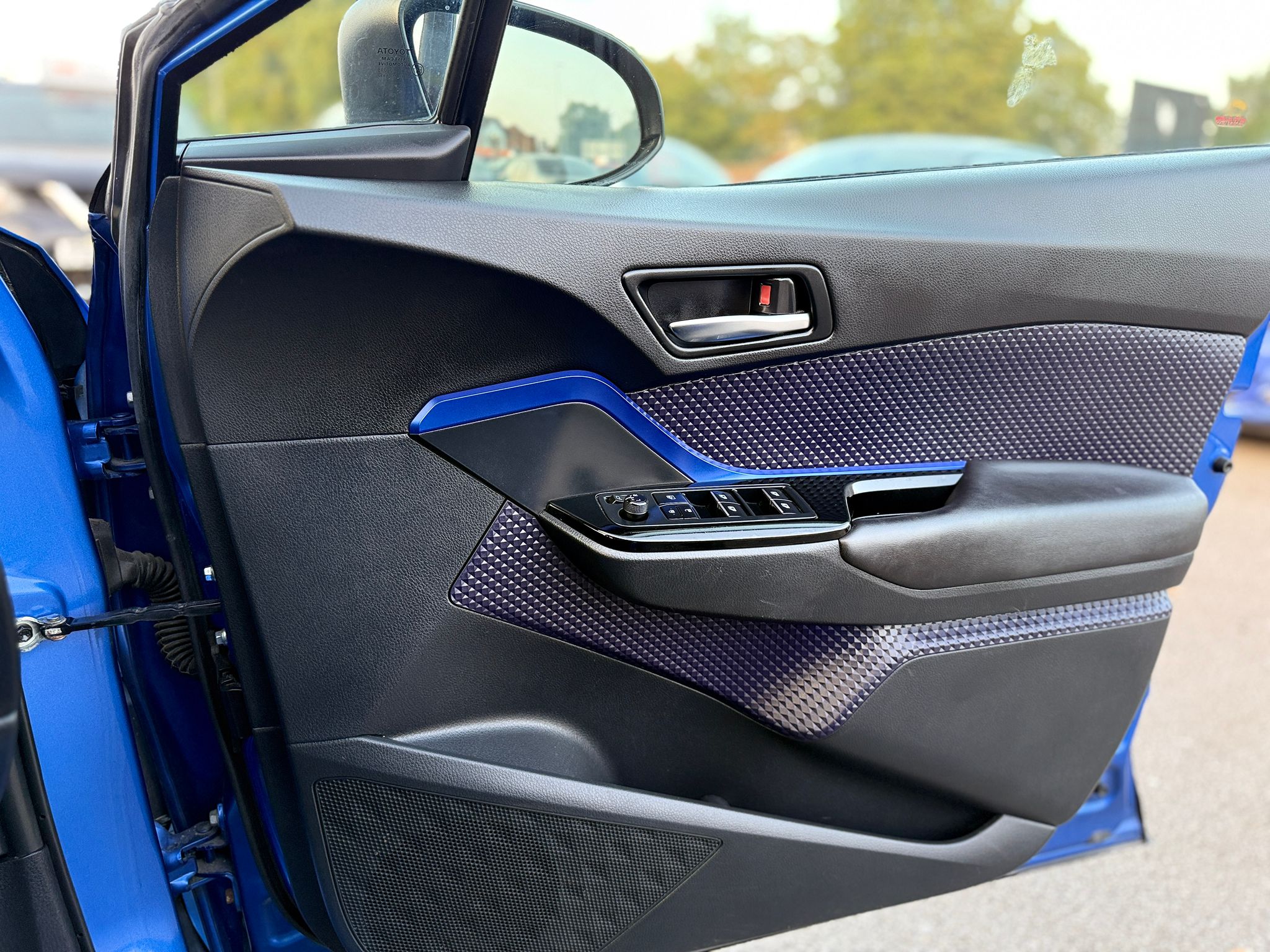 Toyota C-HR Dynamic Hybrid (2017)