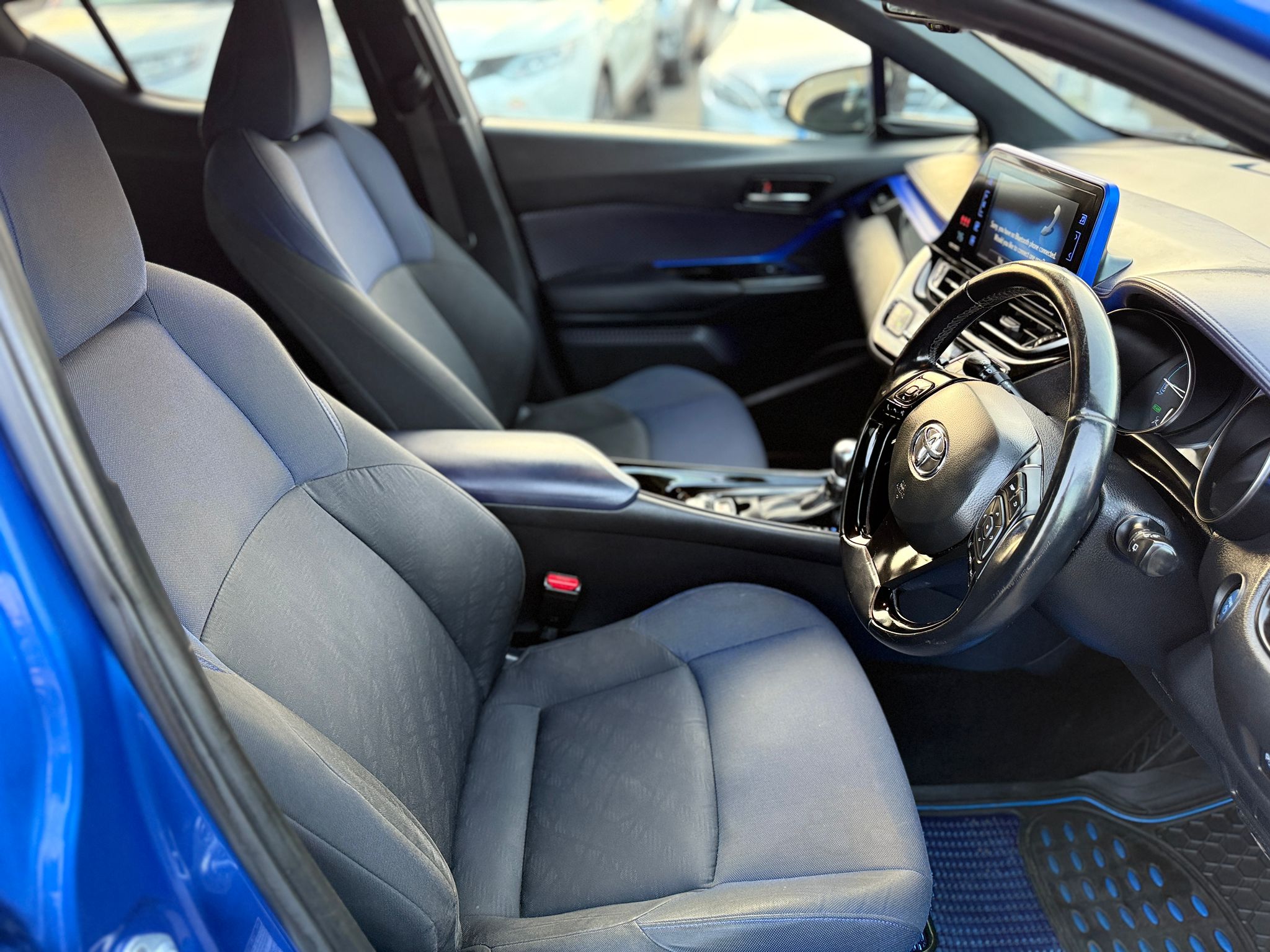 Toyota C-HR Dynamic Hybrid (2017)