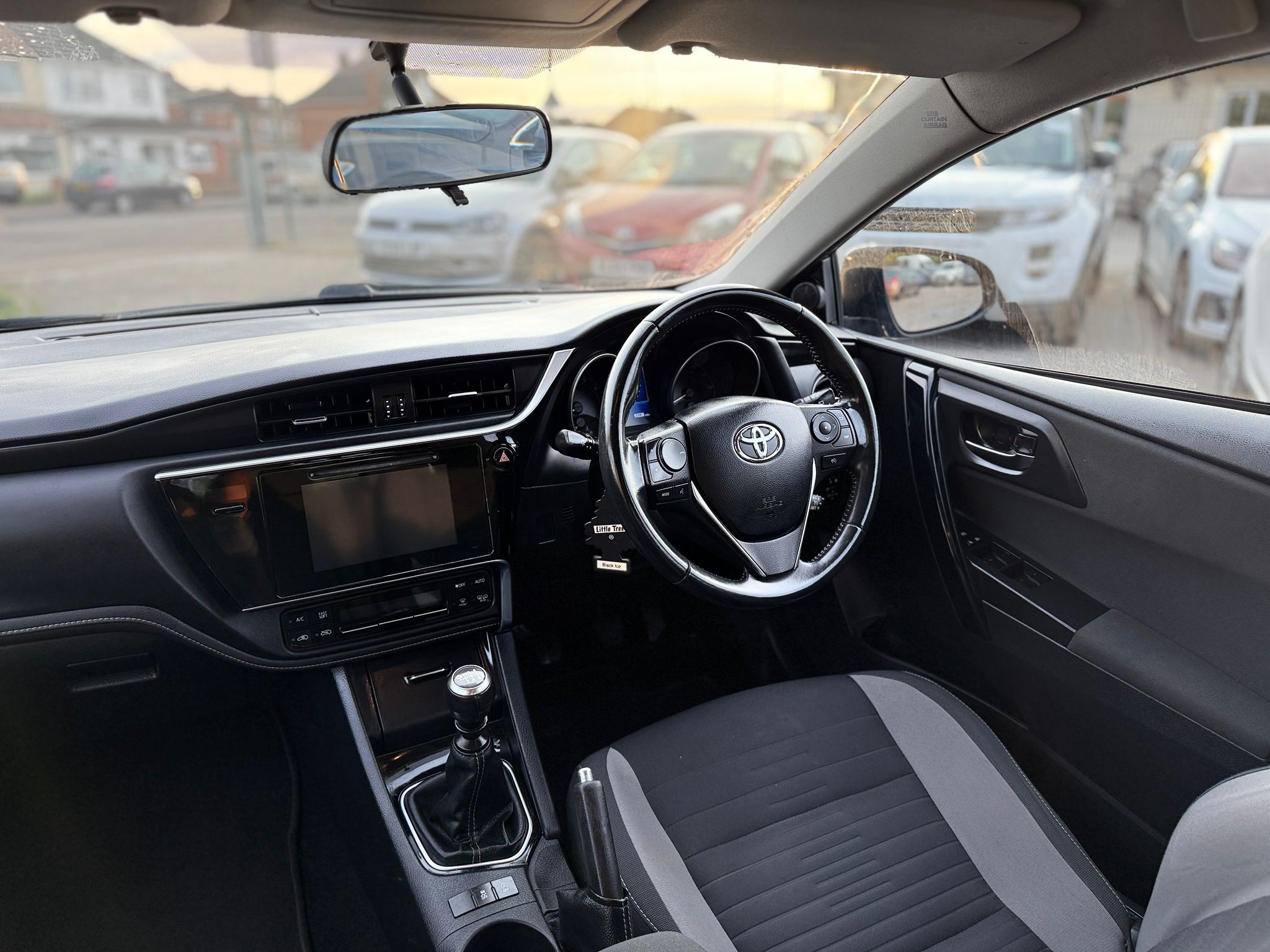 Toyota Auris Business Edition 1.2 VVT-i (2016)