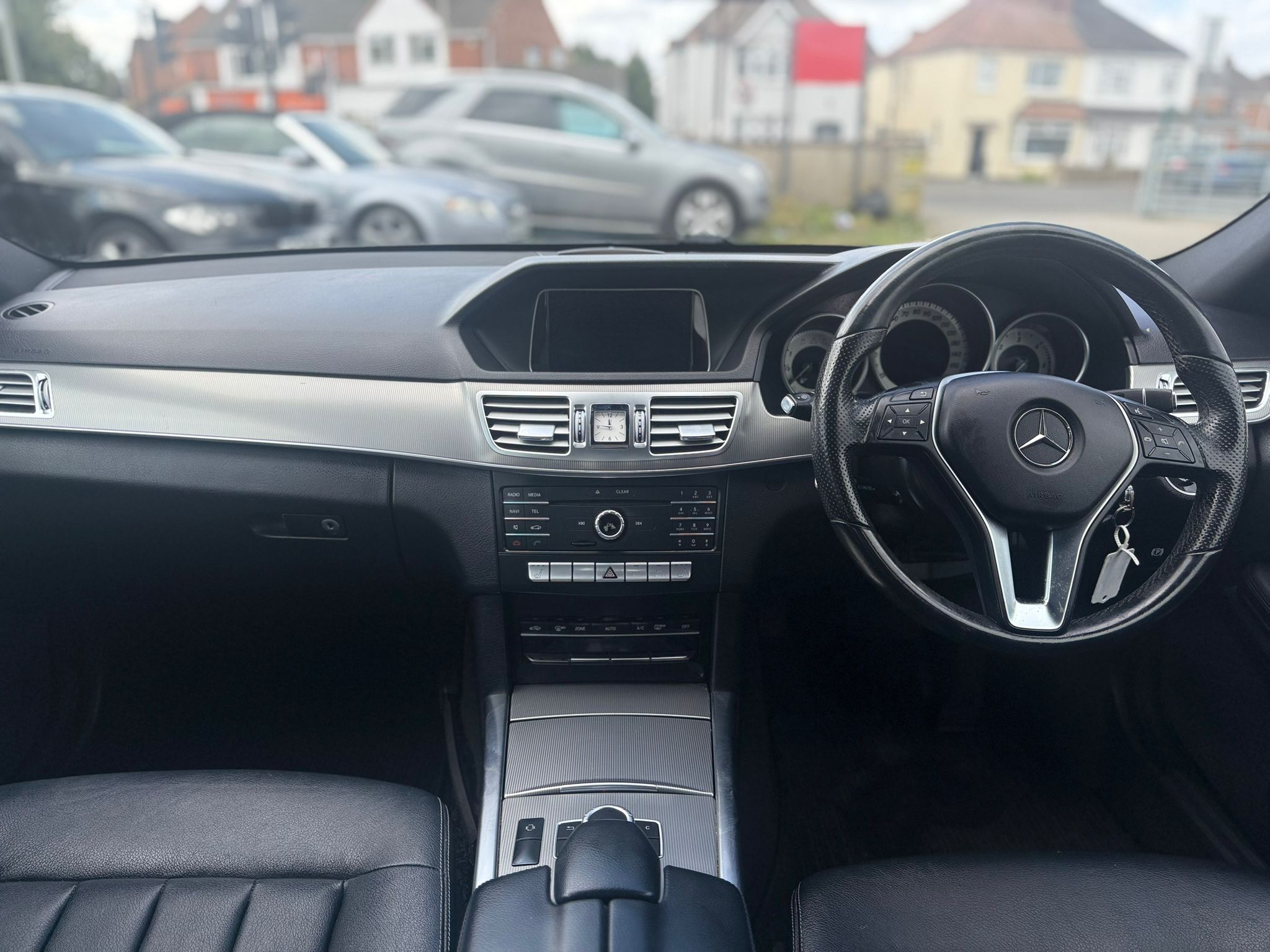 Mercedes-Benz E-Class SE (2015) – 2.1 E220 BlueTEC G-Tronic+ (177 PS)