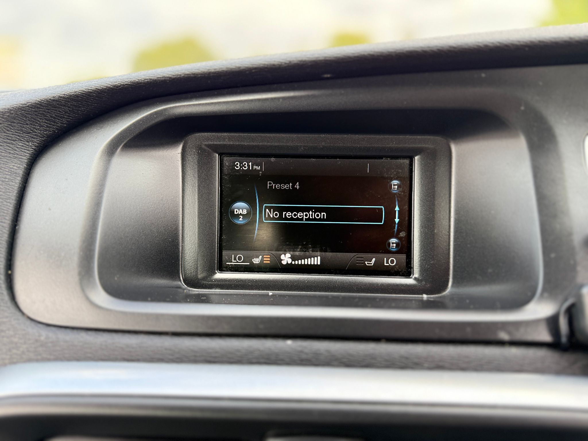 2014 Volvo V40 SE Lux – 1.6 D2 Diesel (115 PS) – 5dr Hatchback