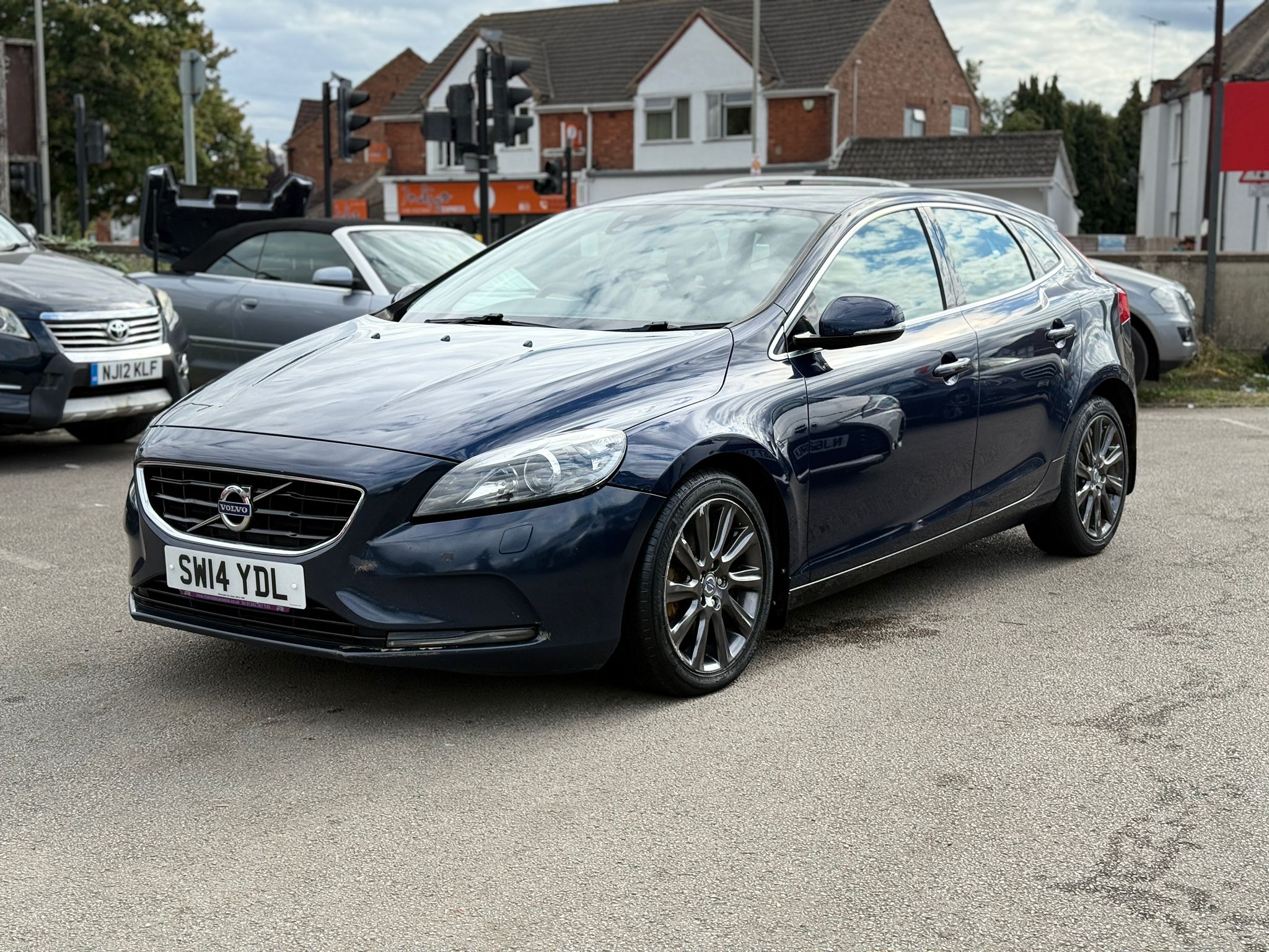 2014 Volvo V40 SE Lux – 1.6 D2 Diesel (115 PS) – 5dr Hatchback