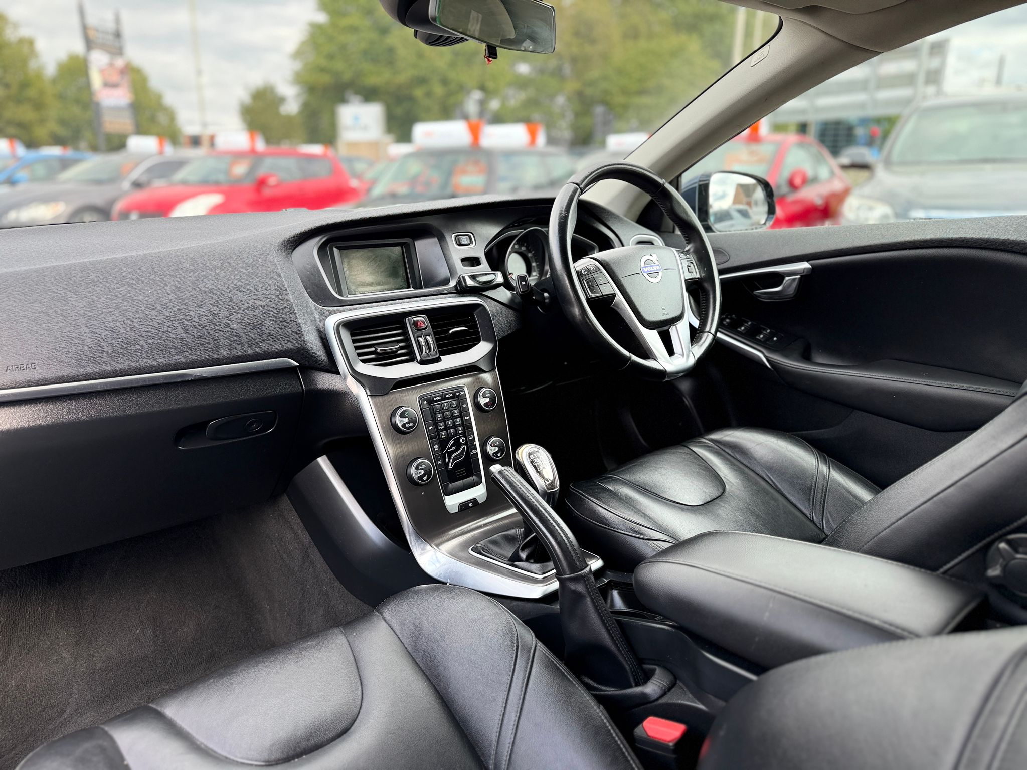 2014 Volvo V40 SE Lux – 1.6 D2 Diesel (115 PS) – 5dr Hatchback