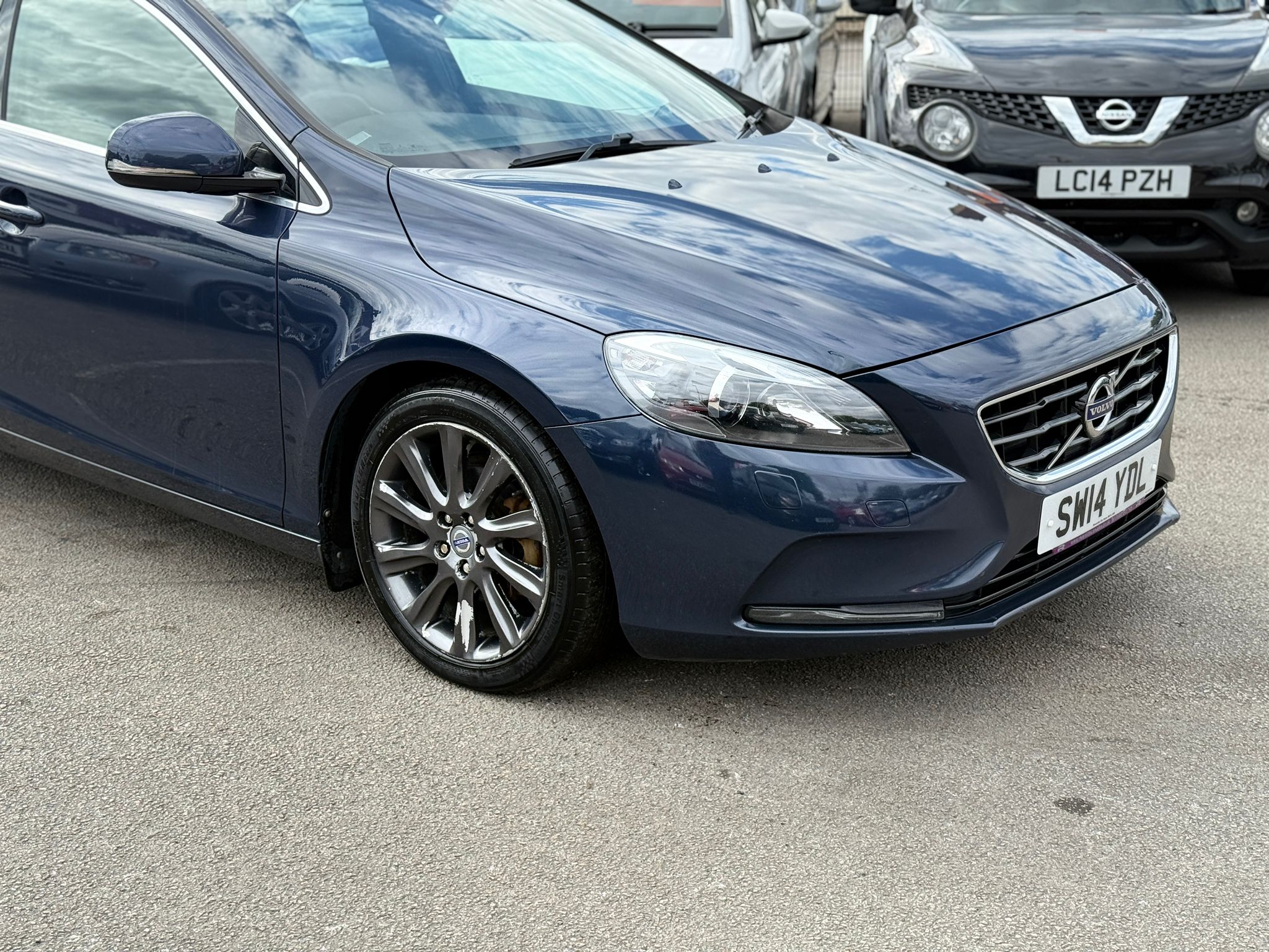 2014 Volvo V40 SE Lux – 1.6 D2 Diesel (115 PS) – 5dr Hatchback