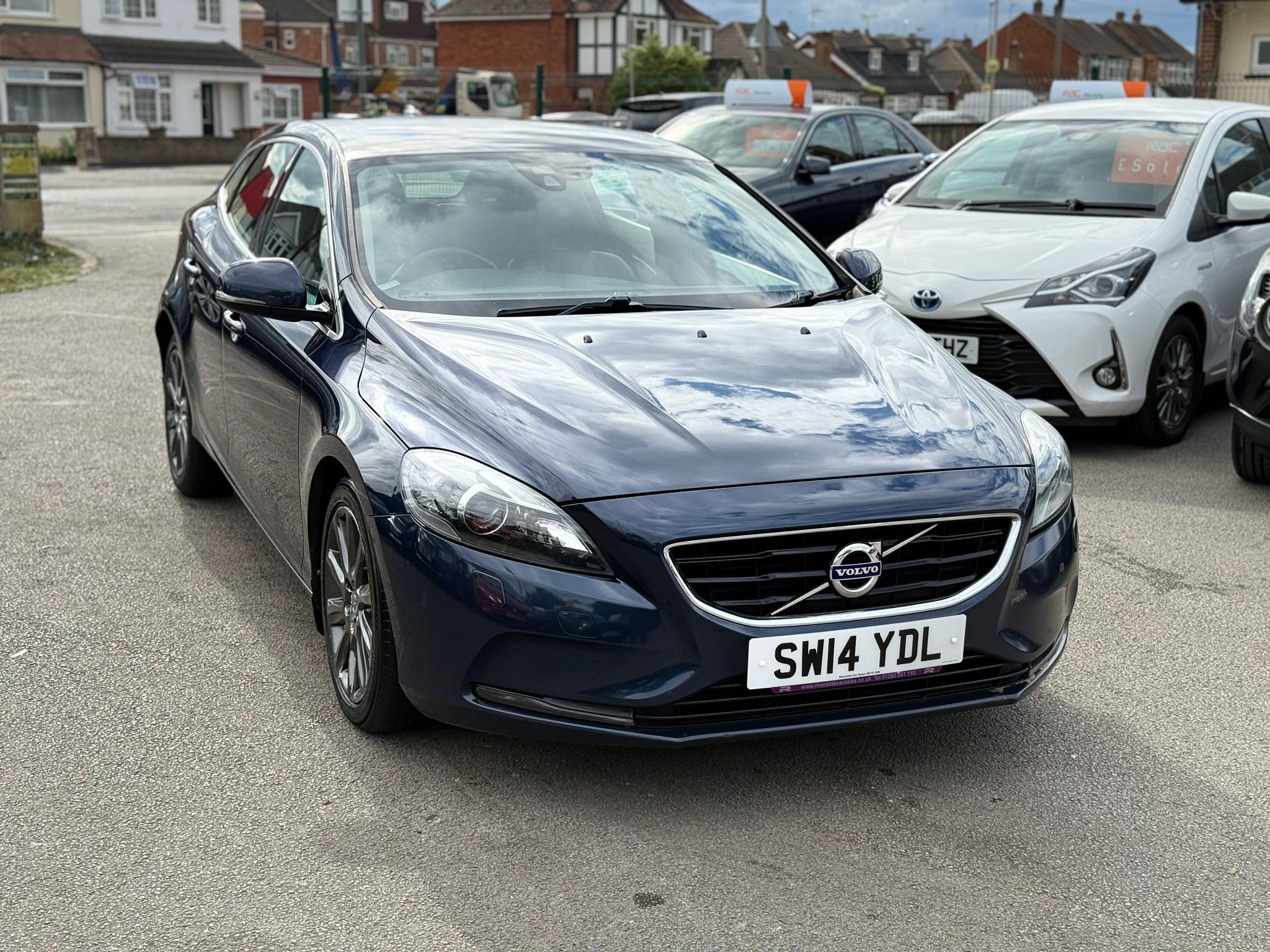2014 Volvo V40 SE Lux – 1.6 D2 Diesel (115 PS) – 5dr Hatchback