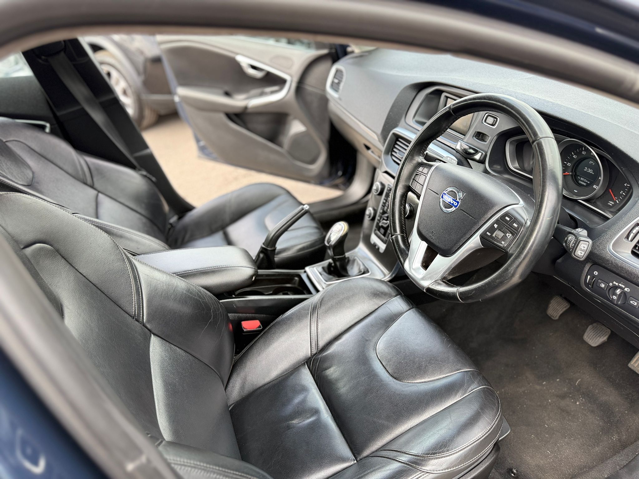 2014 Volvo V40 SE Lux – 1.6 D2 Diesel (115 PS) – 5dr Hatchback