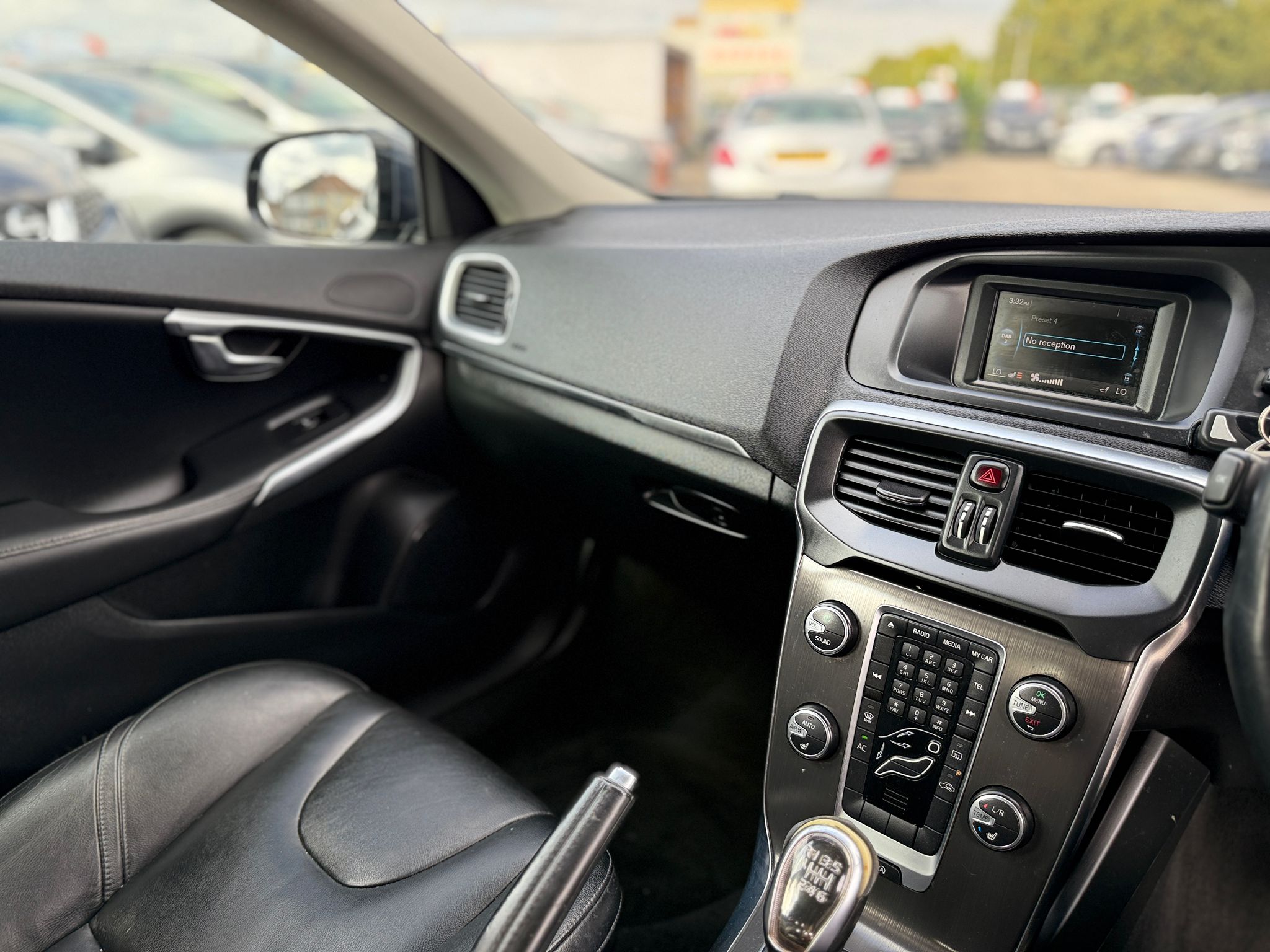 2014 Volvo V40 SE Lux – 1.6 D2 Diesel (115 PS) – 5dr Hatchback