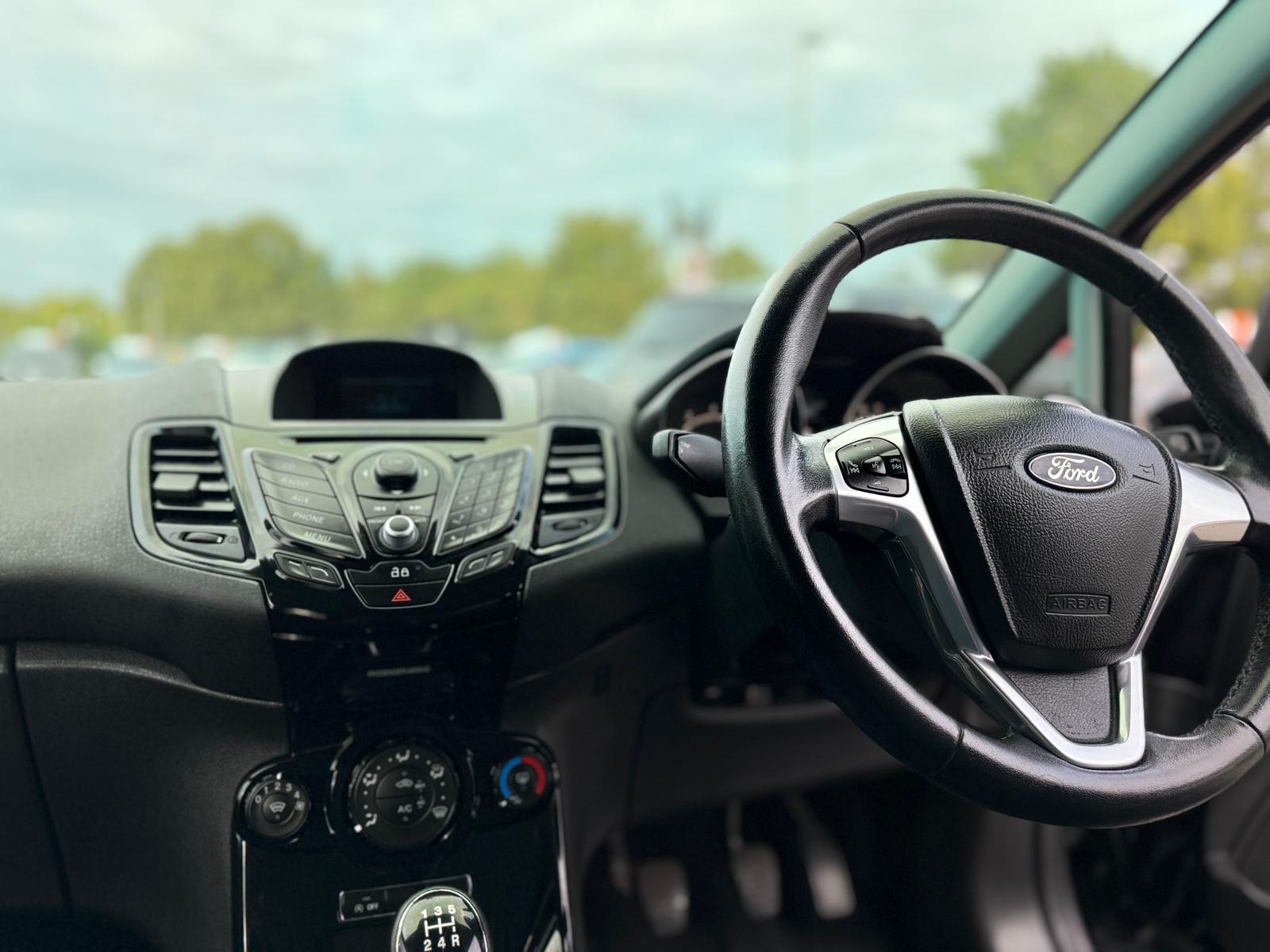 Ford Fiesta Zetec (2014)