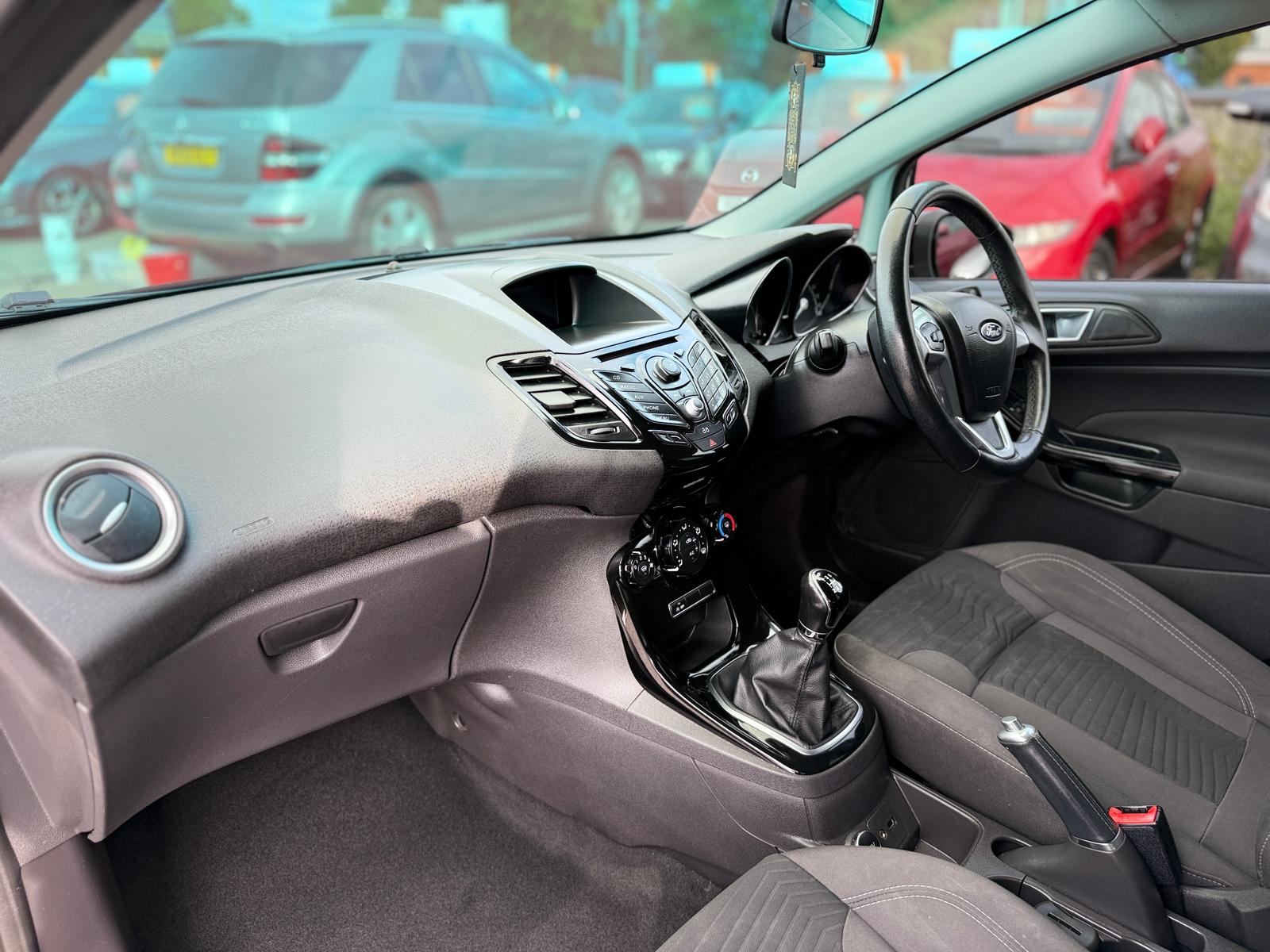 Ford Fiesta Zetec (2014)