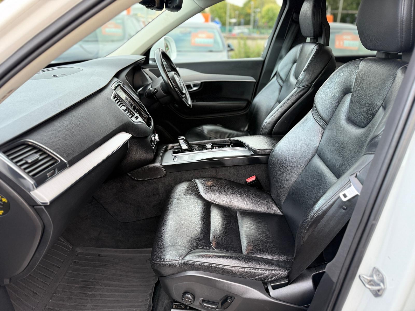 Volvo XC90 Momentum 2021