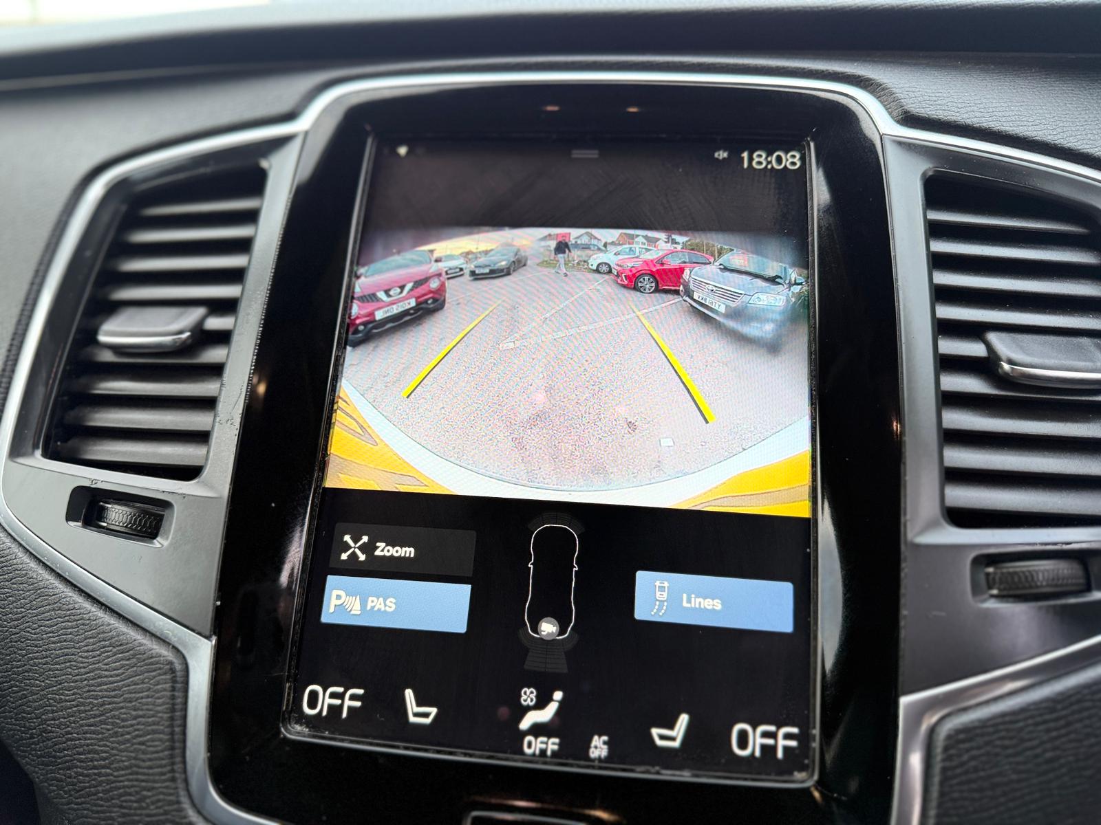 Volvo XC90 Momentum 2021