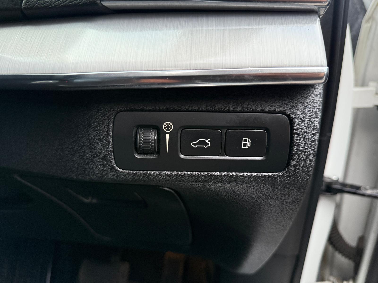 Volvo XC90 Momentum 2021