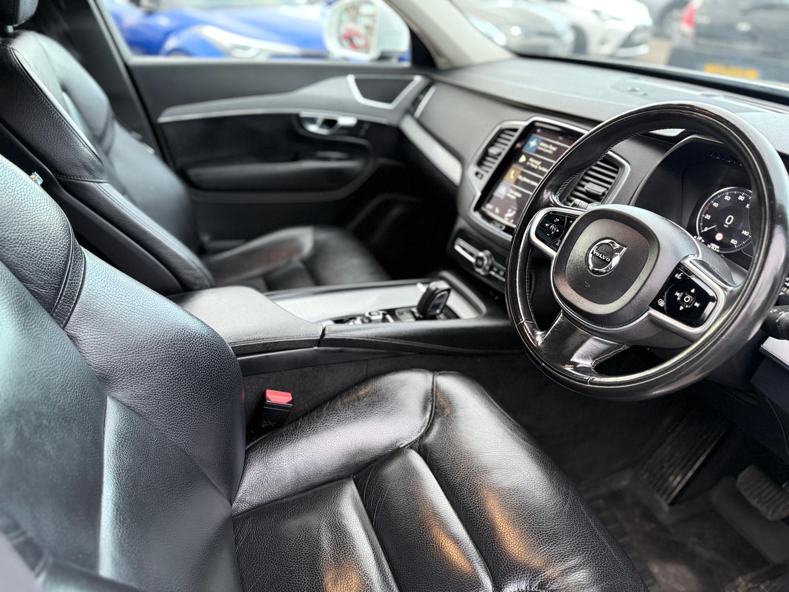 Volvo XC90 Momentum 2021