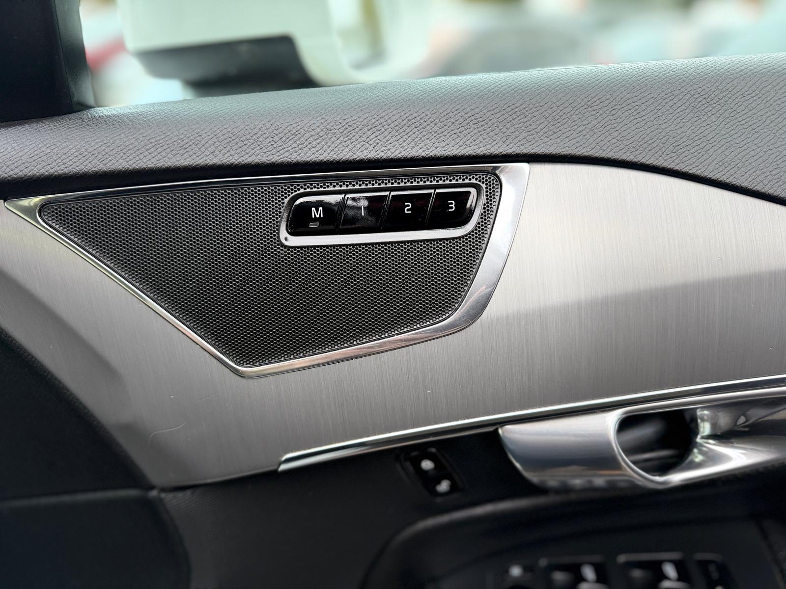 Volvo XC90 Momentum 2021