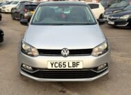 Volkswagen Polo SE Design (2015)