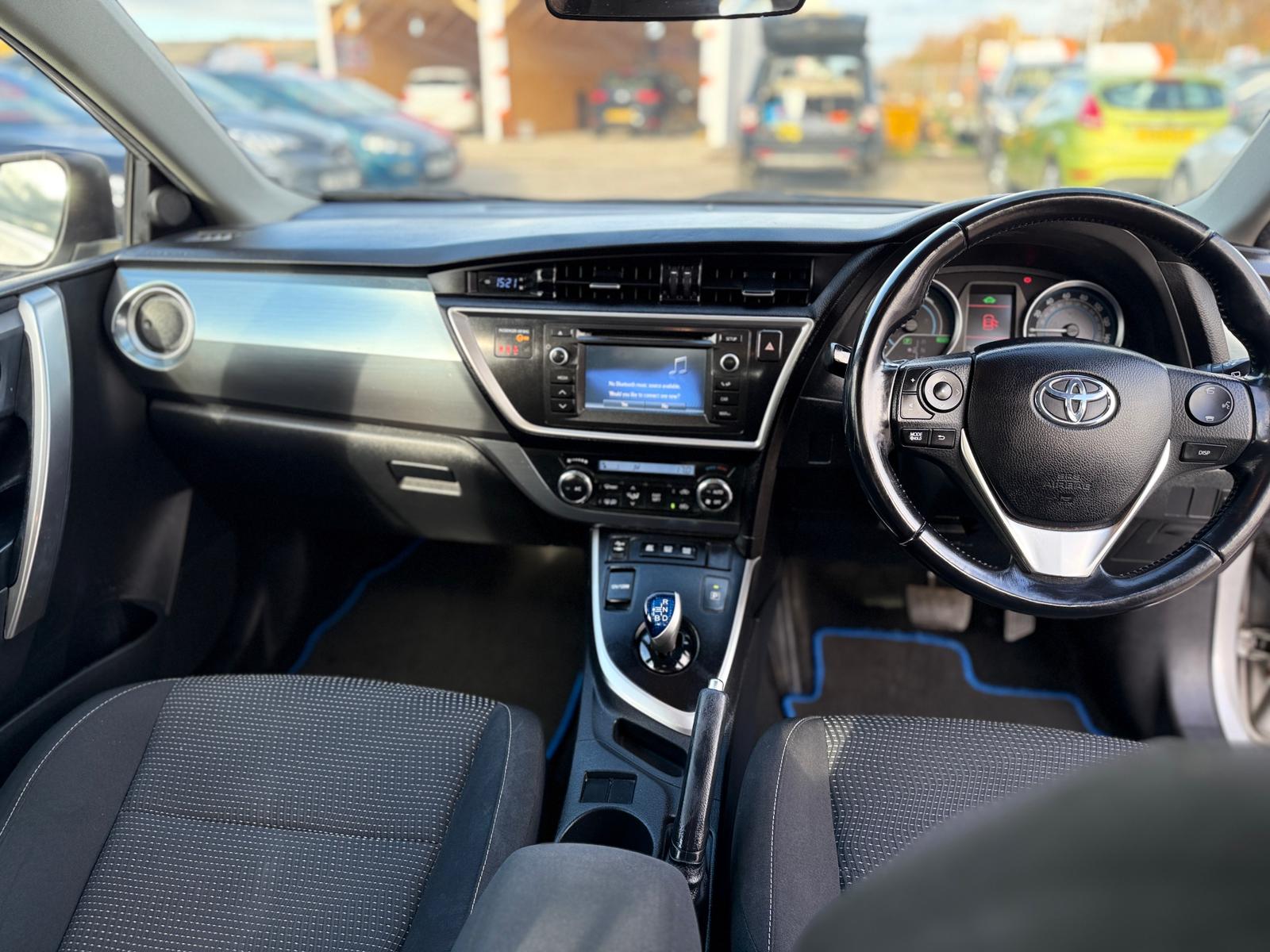 Toyota Auris Icon 2015 Automatic Hybrid