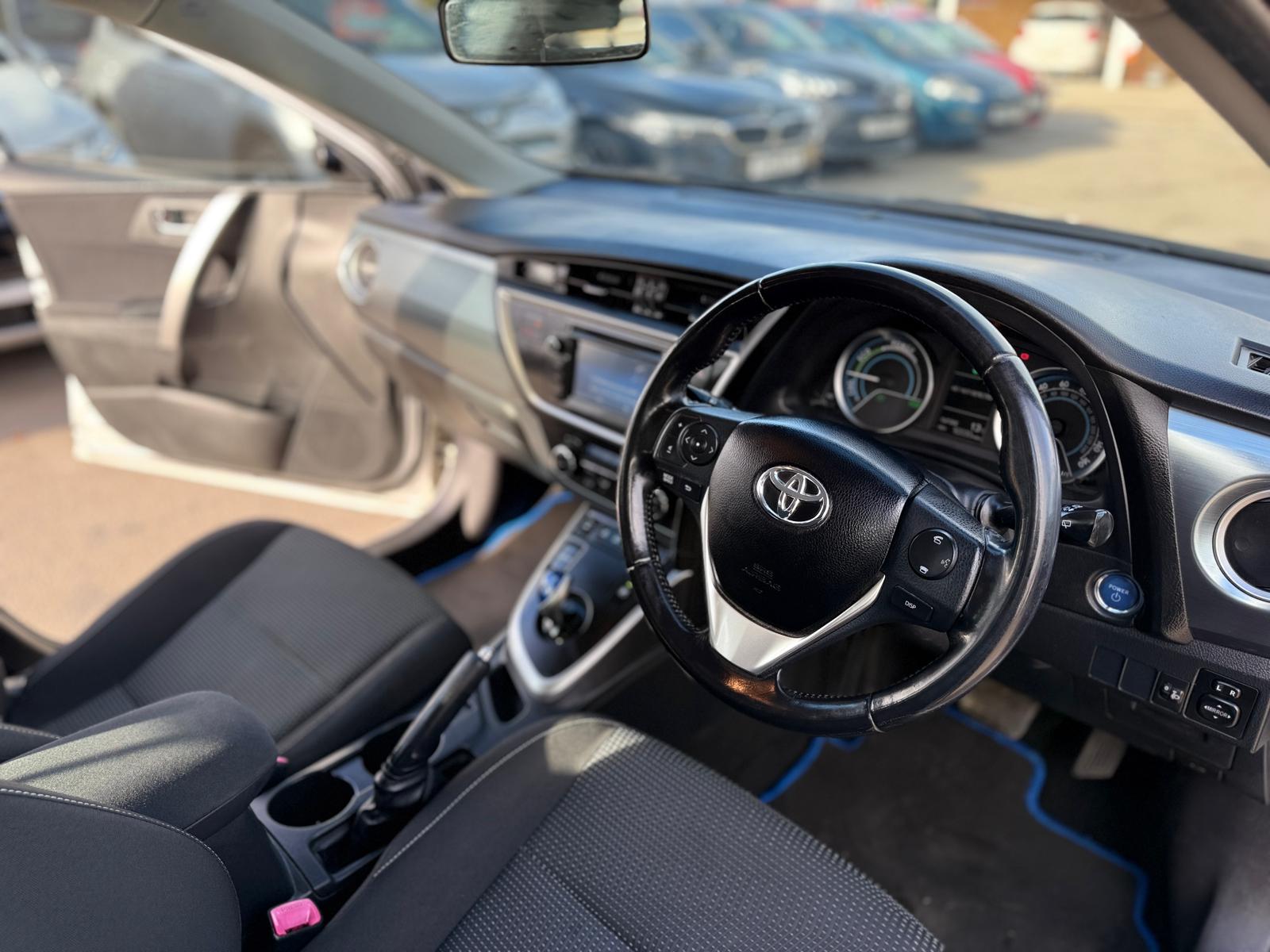 Toyota Auris Icon 2015 Automatic Hybrid