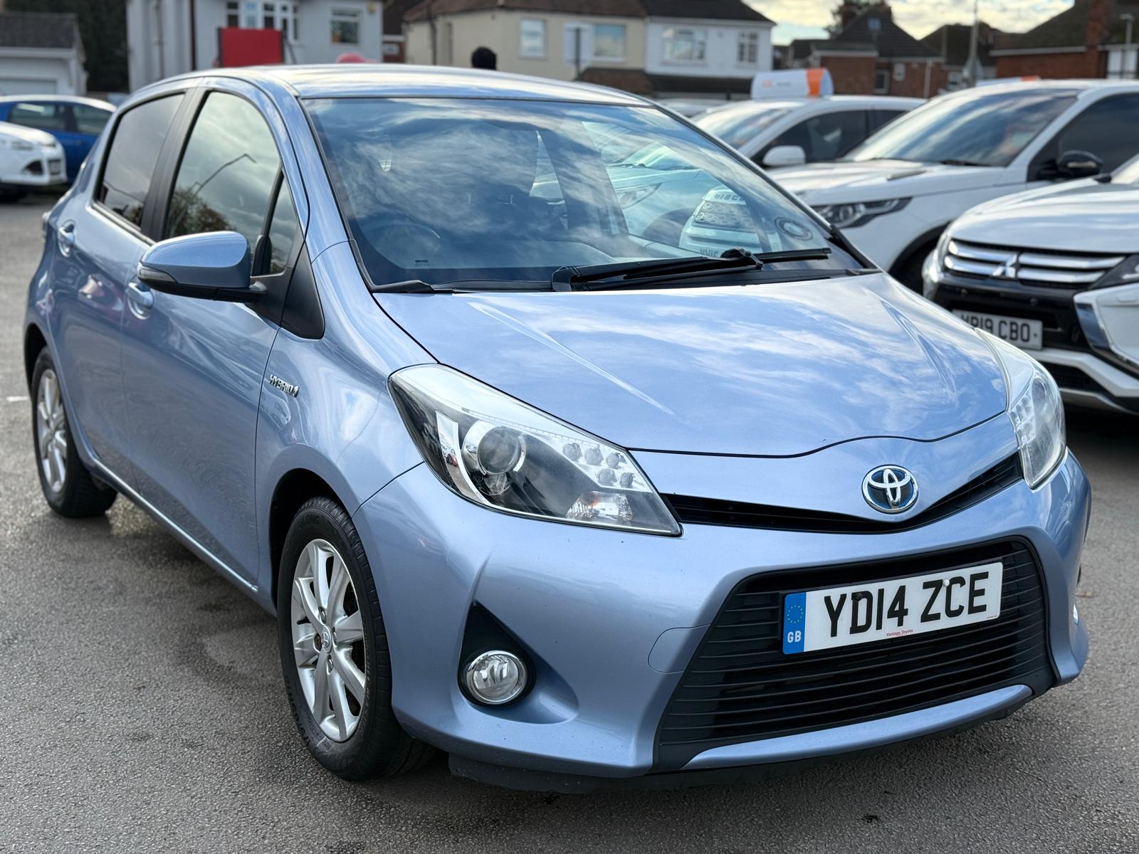 Toyota Yaris Icon Plus 2014 Automatic Hybrid