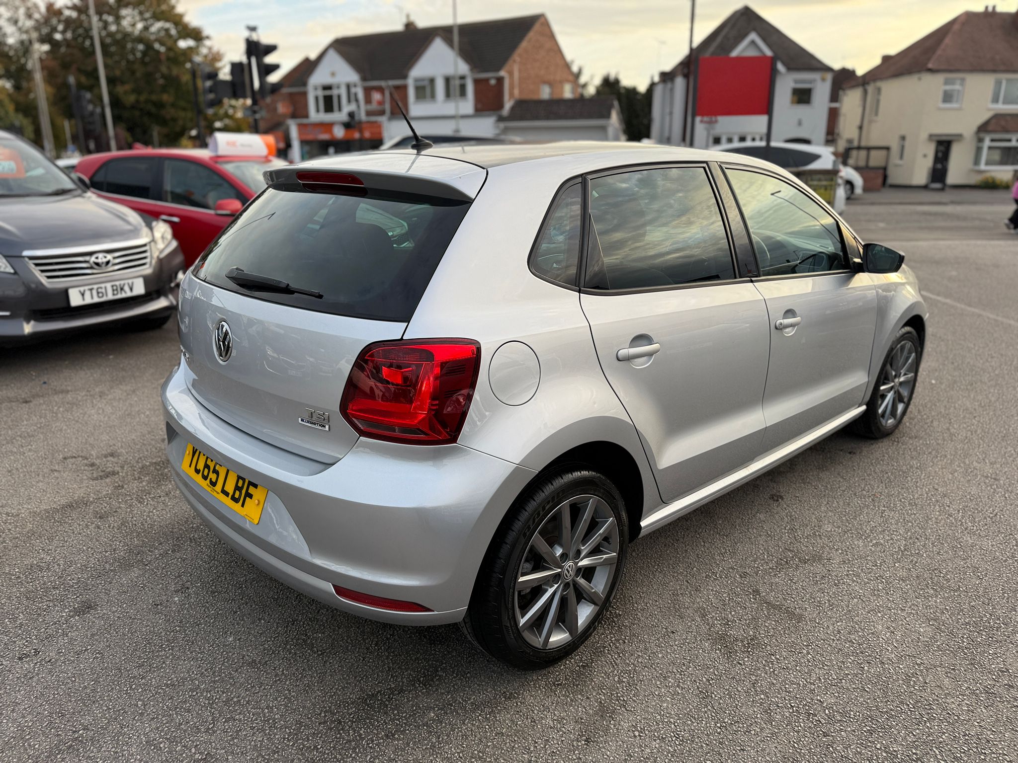 Volkswagen Polo SE Design (2015)
