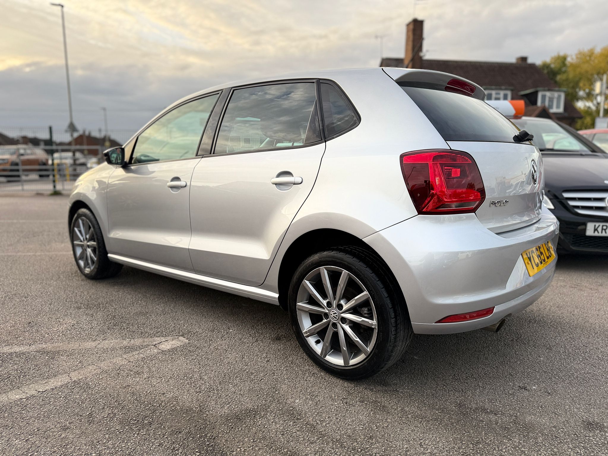 Volkswagen Polo SE Design (2015)