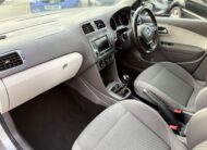 Volkswagen Polo SE Design (2015)