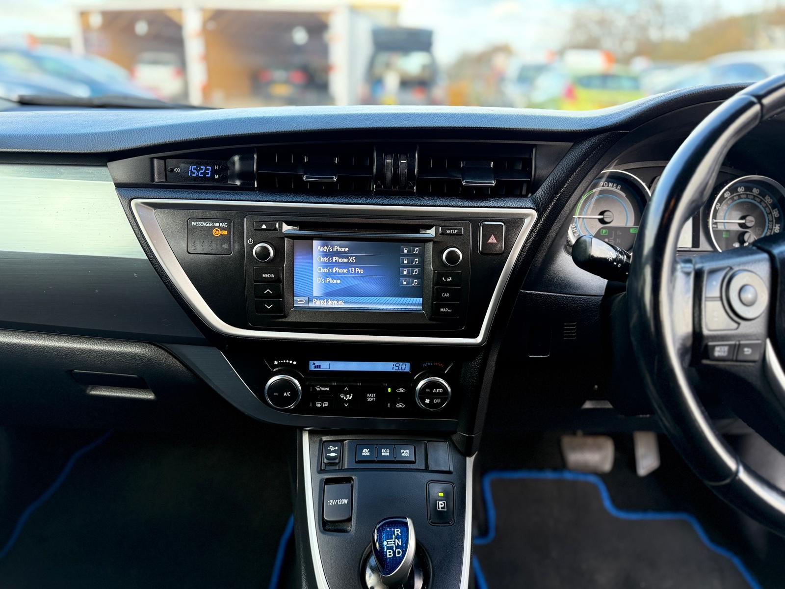 Toyota Auris Icon 2015 Automatic Hybrid