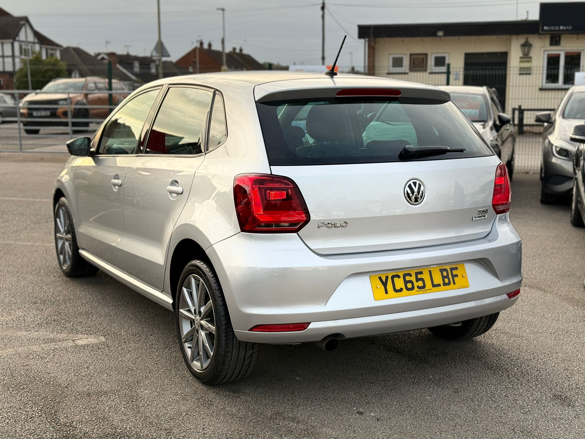 Volkswagen Polo SE Design (2015)