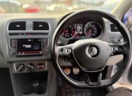 Volkswagen Polo SE Design (2015)