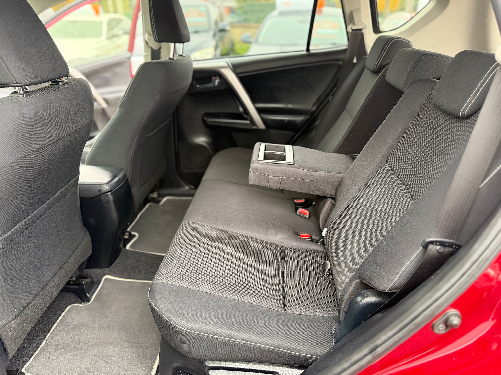 Toyota RAV4 Icon Tech 2017 Automatic Hybrid