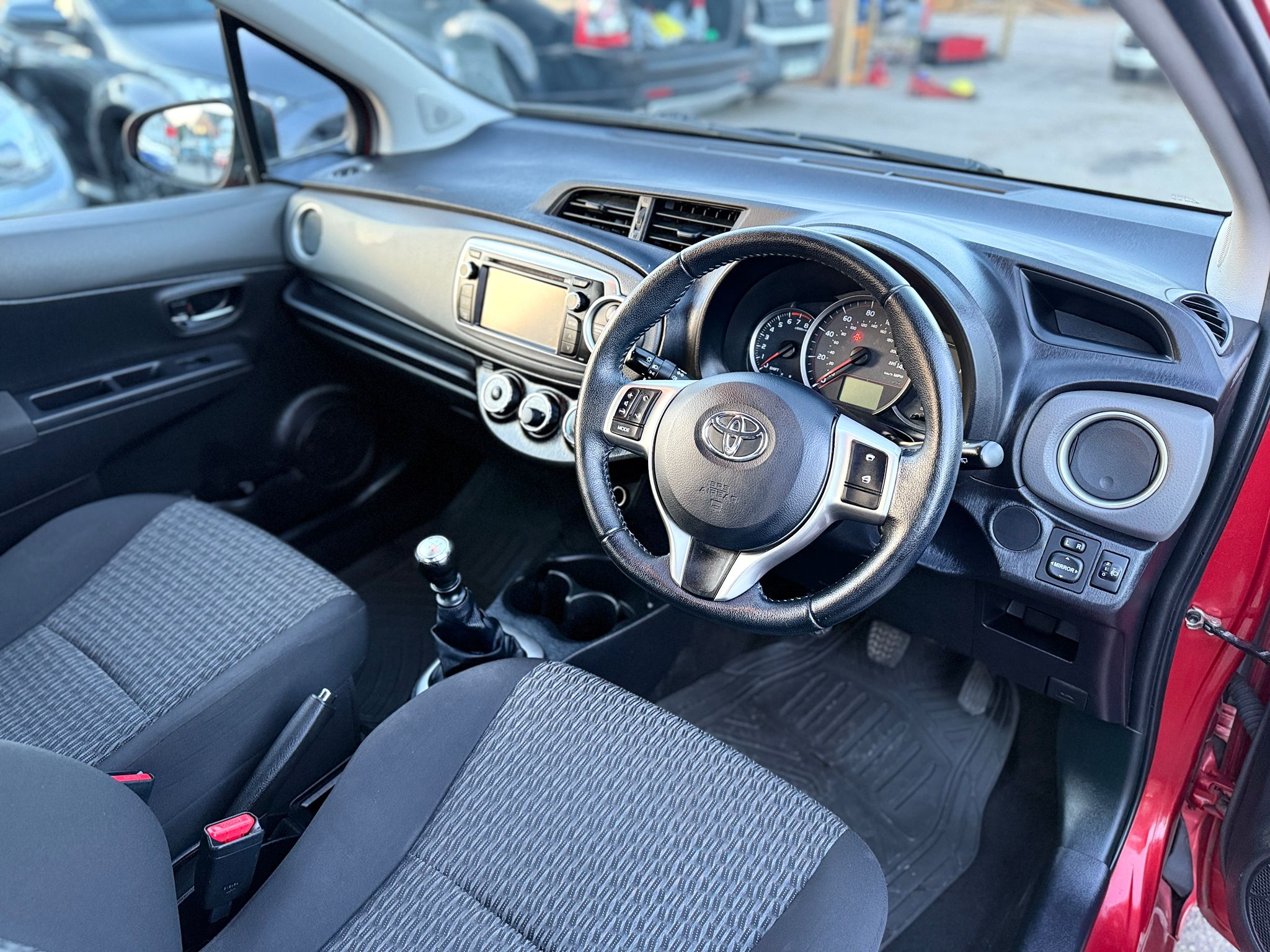 Toyota Yaris TR (2013)