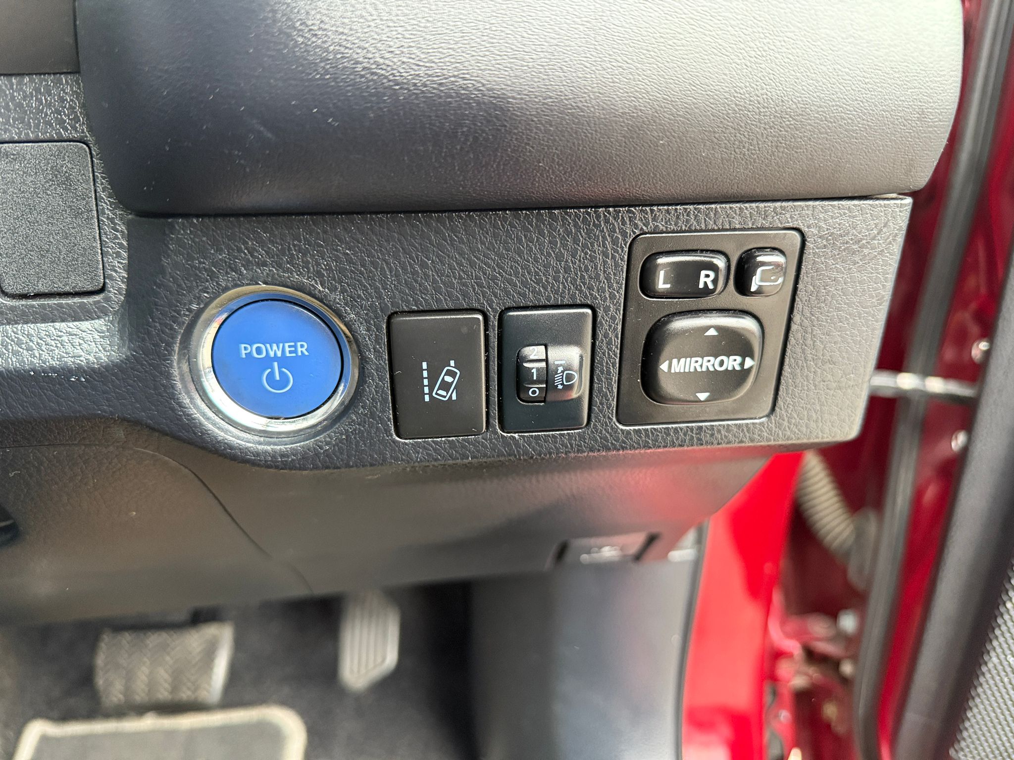 Toyota RAV4 Icon Tech 2017 Automatic Hybrid