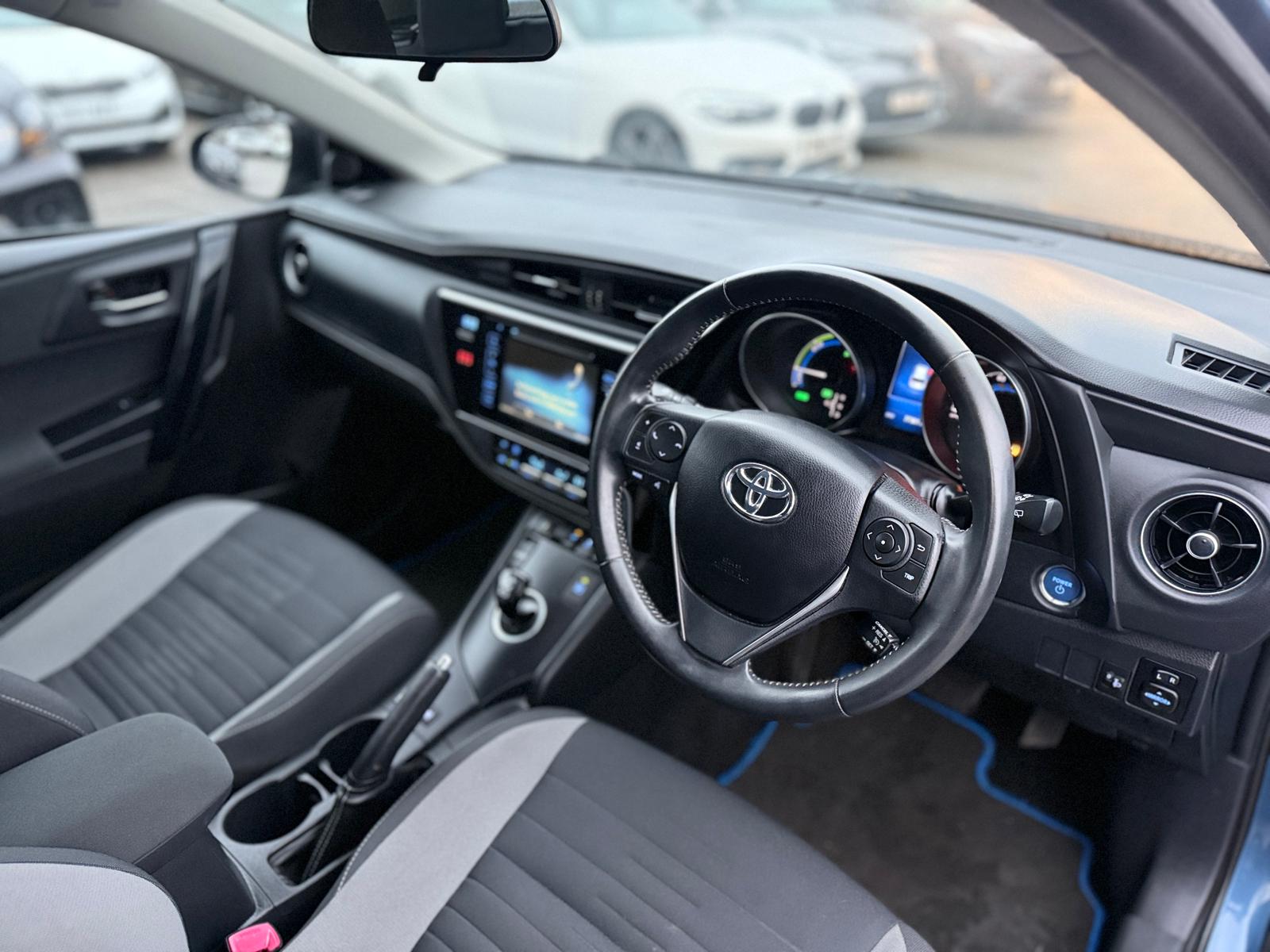 Toyota Auris 2015 Automatic Hybrid