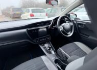 Toyota Auris 2015 Automatic Hybrid