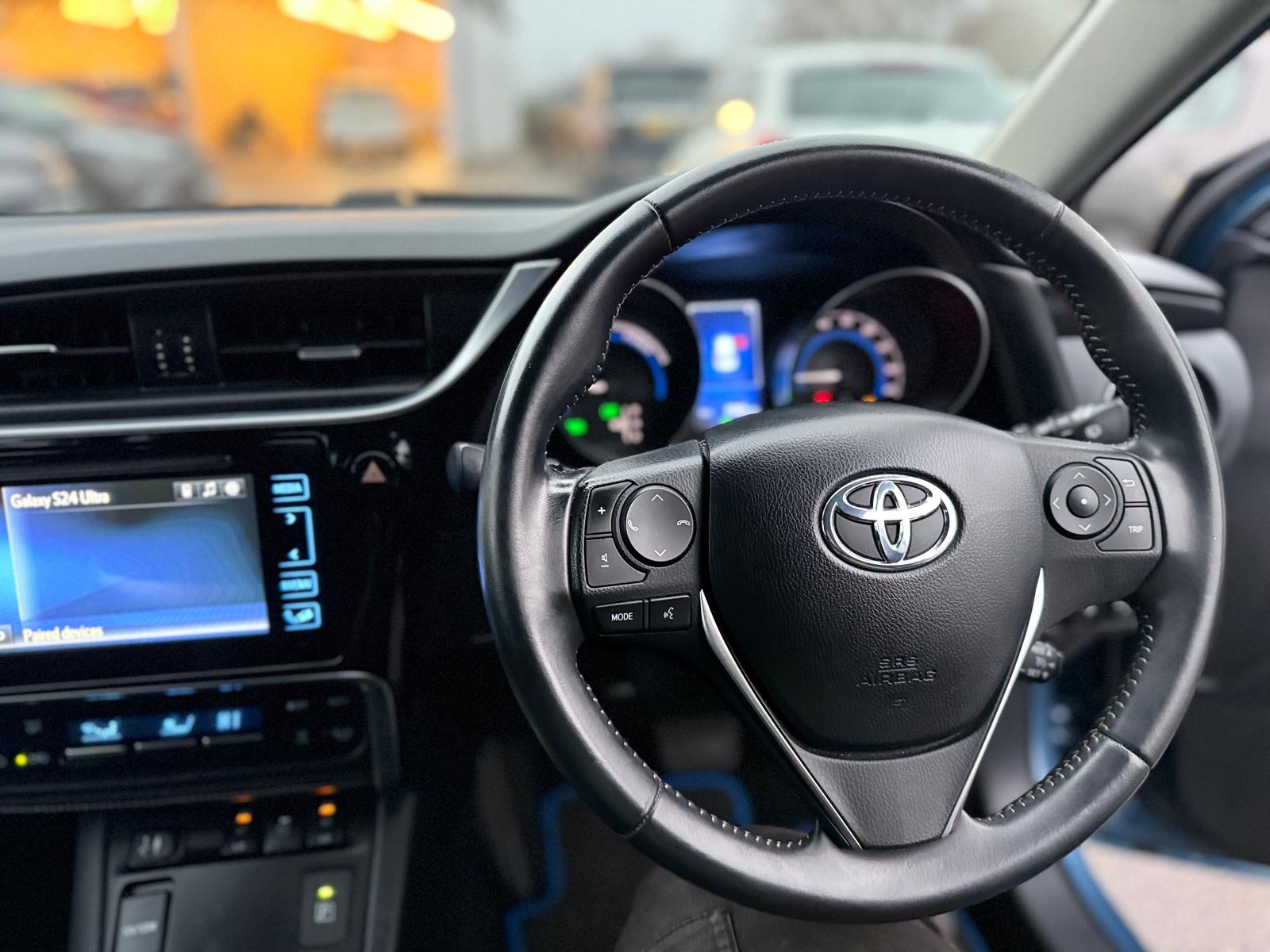Toyota Auris 2015 Automatic Hybrid