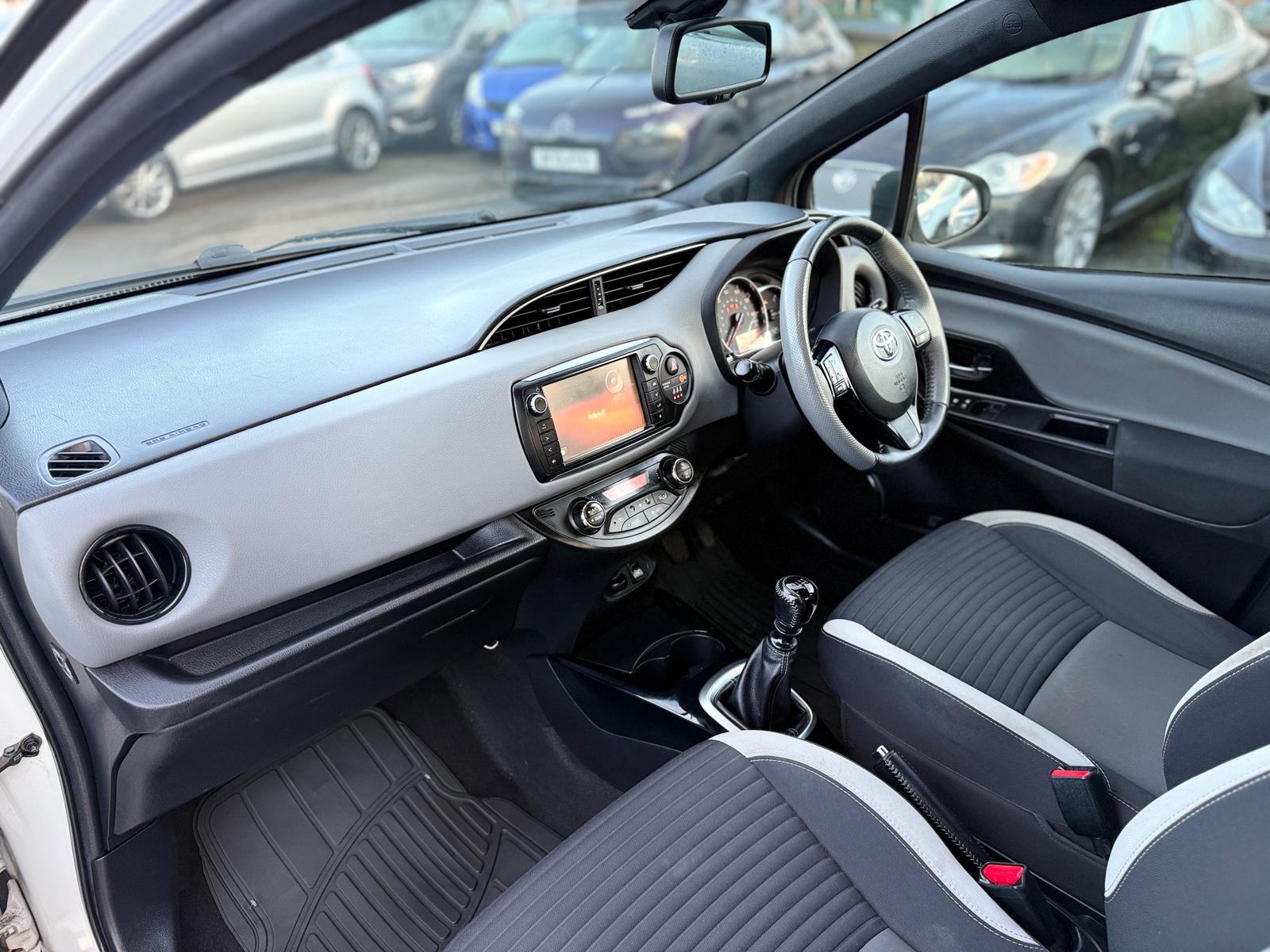 Toyota Yaris Design 2016