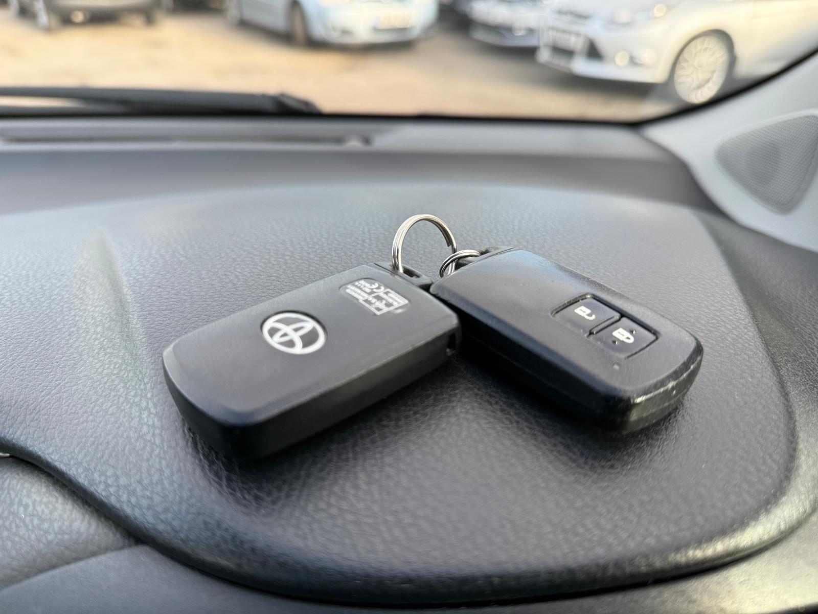 Toyota Yaris Icon Tech 2018 Automatic Hybrid