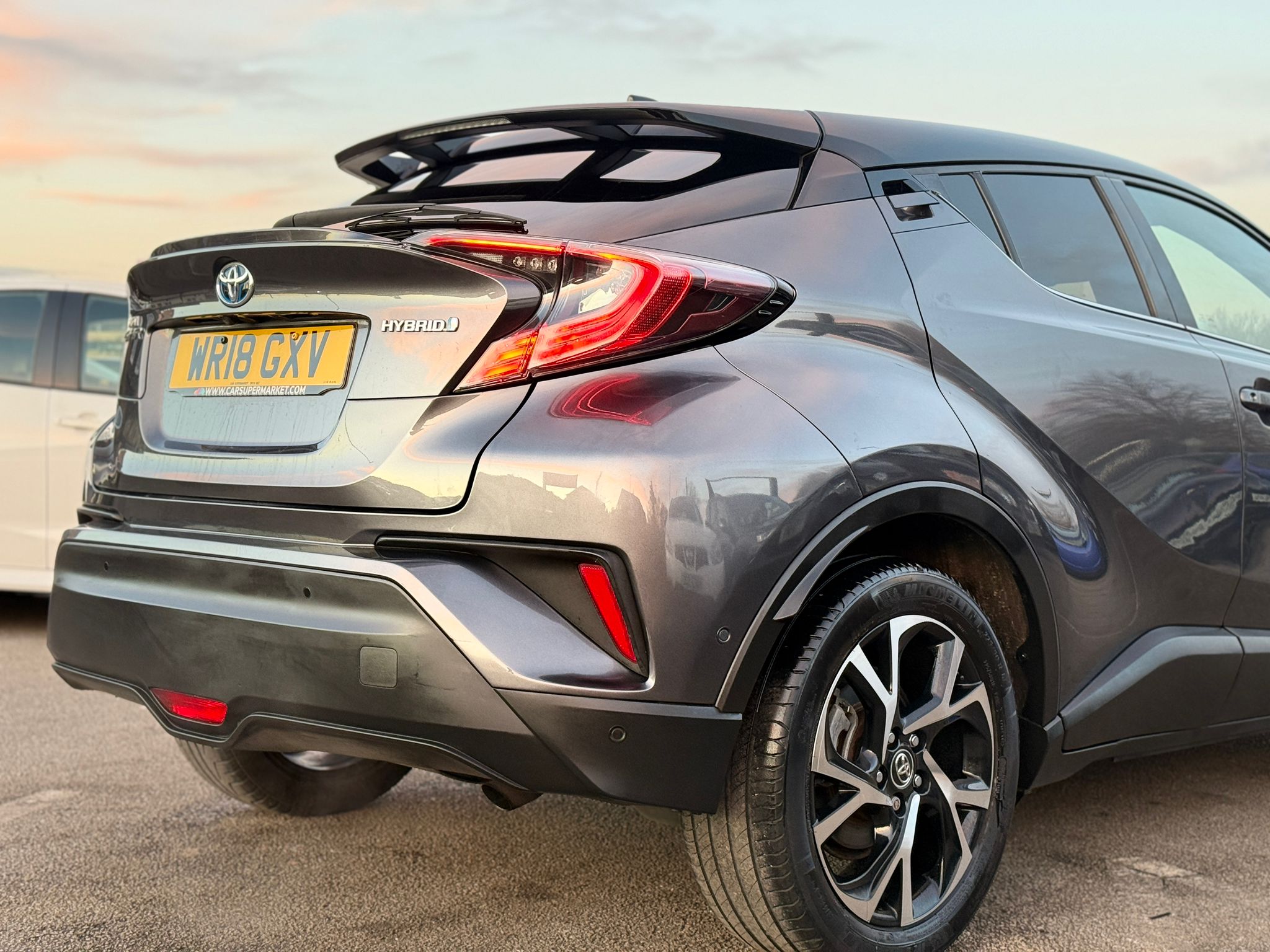 Toyota C-HR Dynamic 2018 Automatic Hybrid