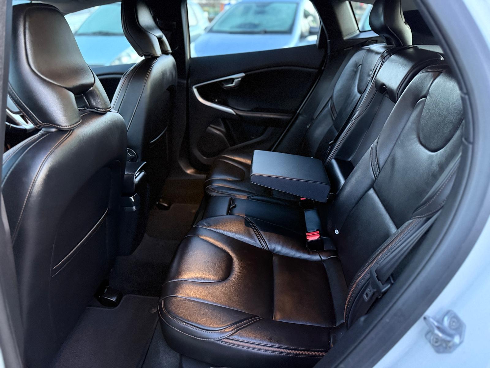 Volvo V40 Cross Country Lux Nav 2015