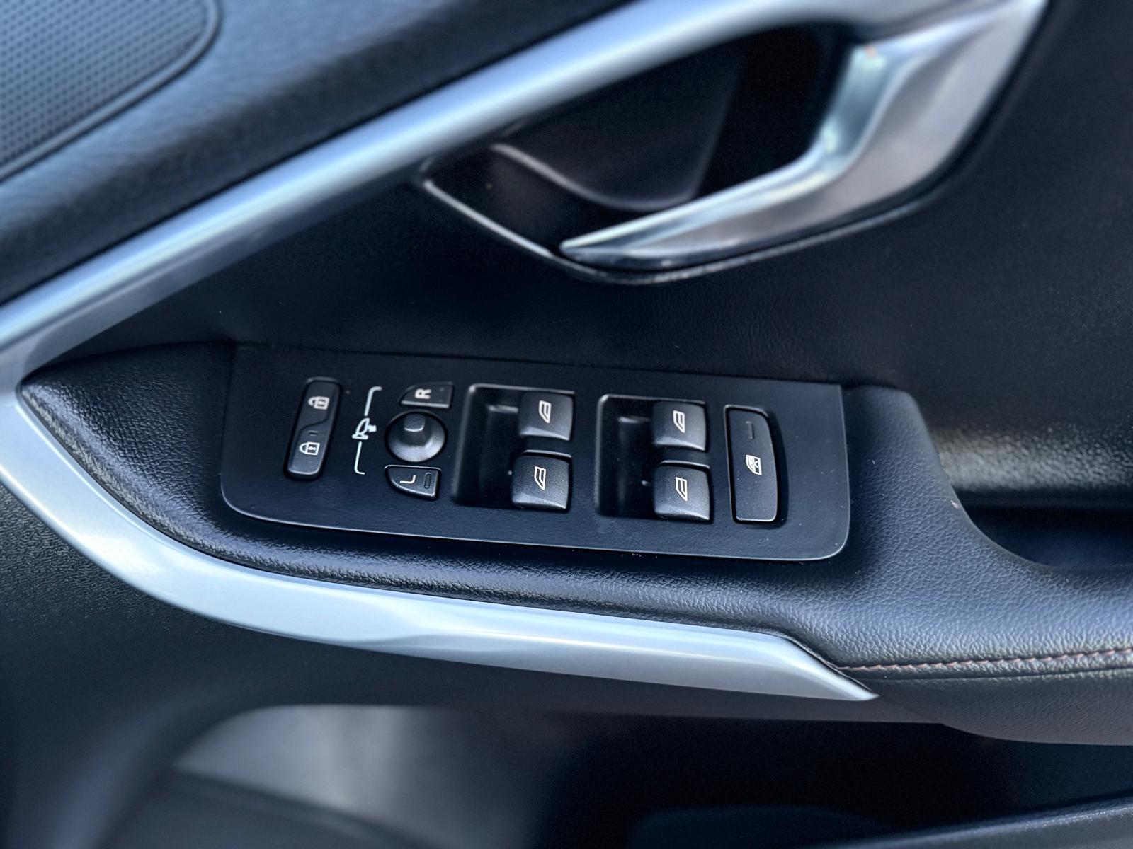 Volvo V40 Cross Country Lux Nav 2015