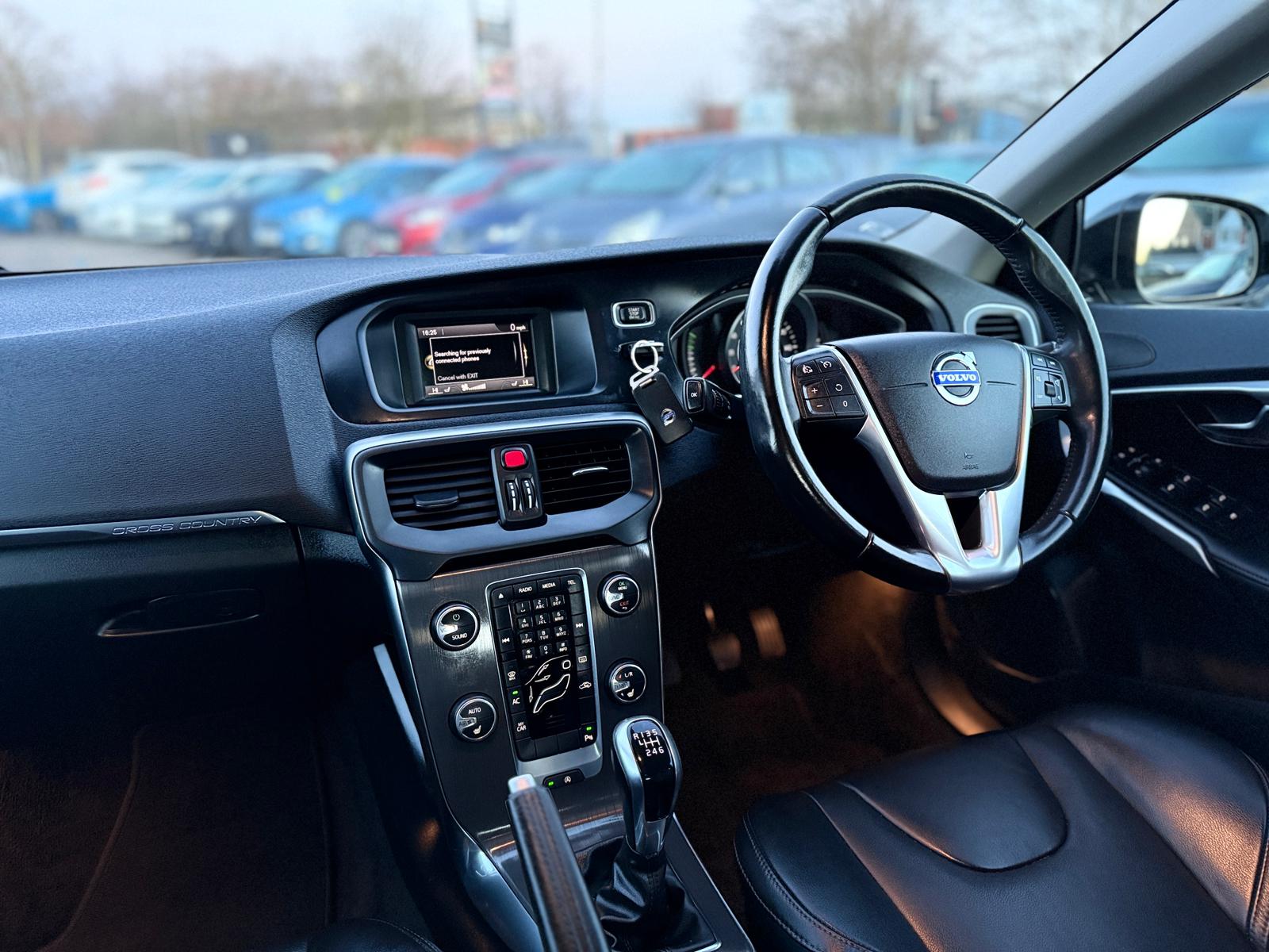 Volvo V40 Cross Country Lux Nav 2015