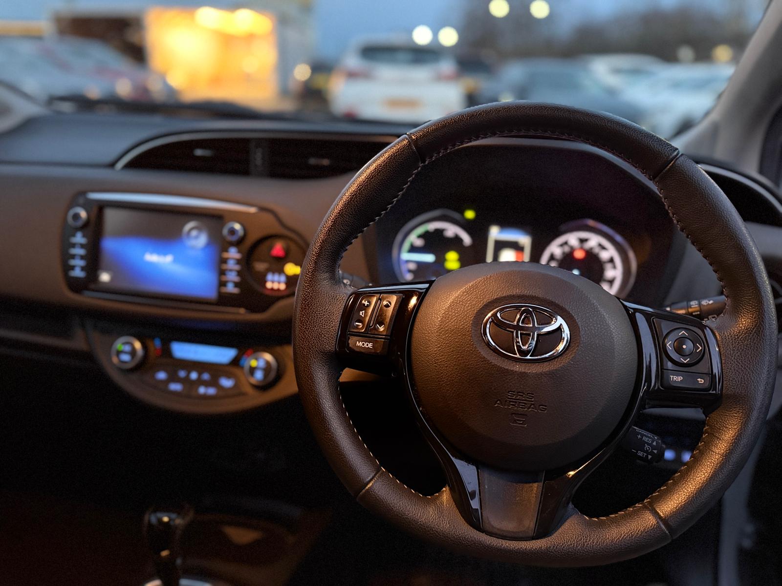 Toyota Yaris Icon Tech 2018 Hybrid Automatic