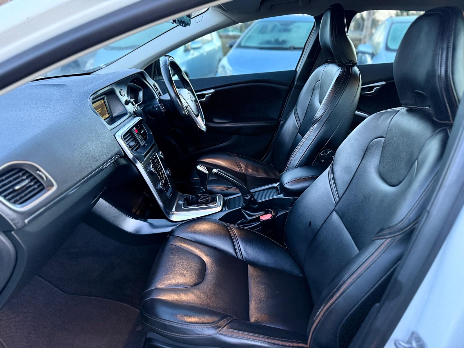 Volvo V40 Cross Country Lux Nav 2015