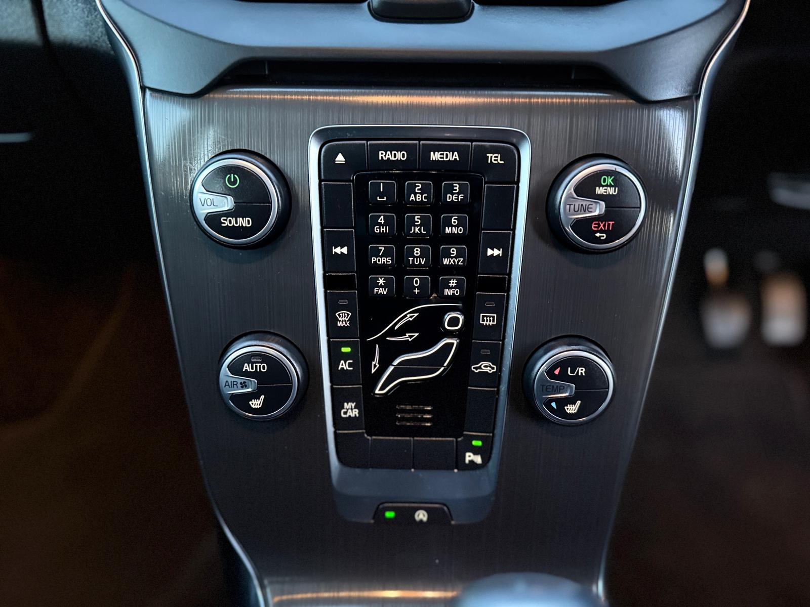 Volvo V40 Cross Country Lux Nav 2015