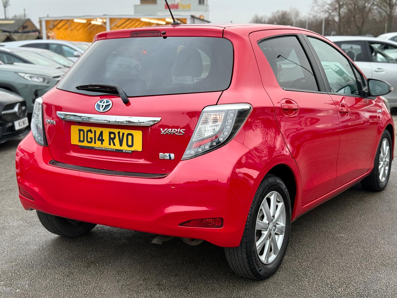 Toyota Yaris Icon Plus 2014 Hybrid Automatic