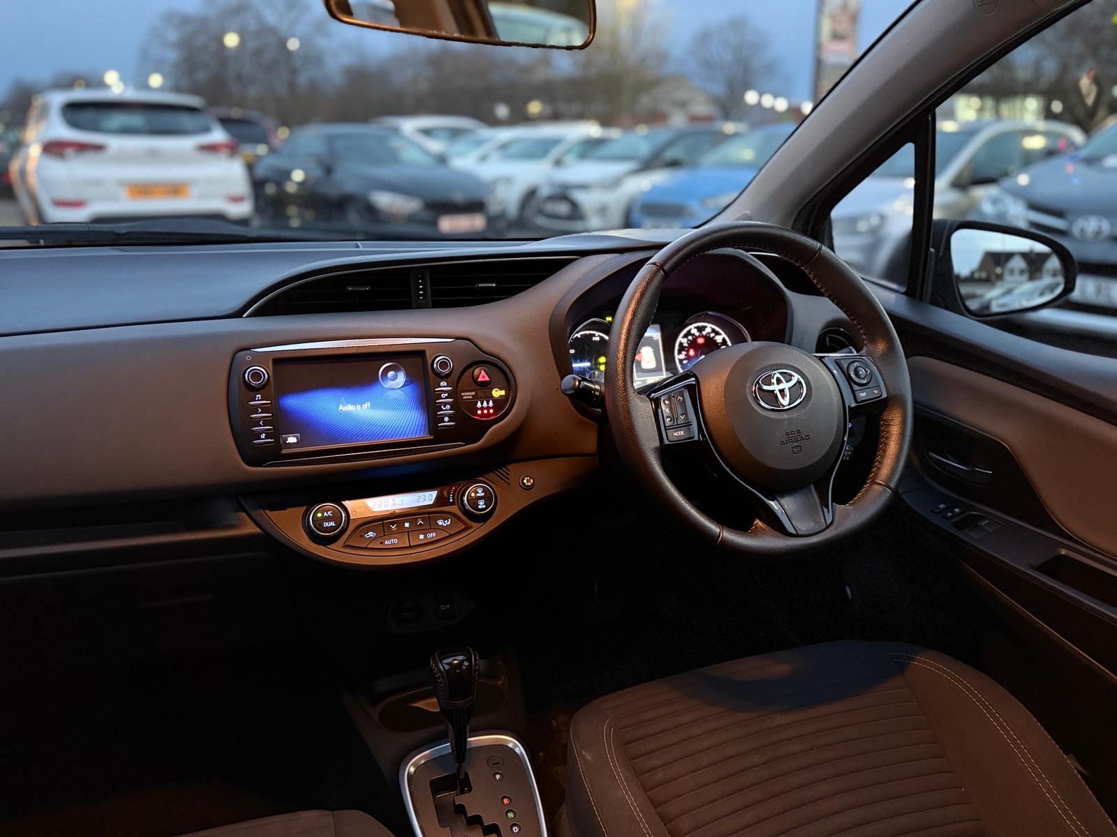 Toyota Yaris Icon Tech 2018 Hybrid Automatic