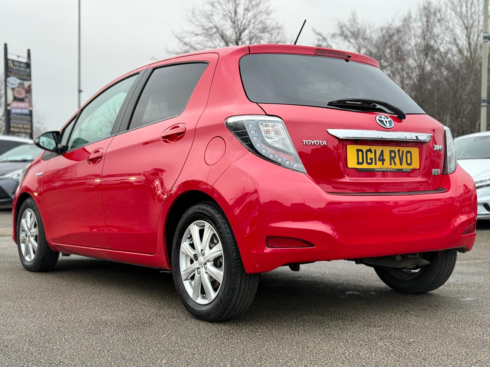 Toyota Yaris Icon Plus 2014 Hybrid Automatic