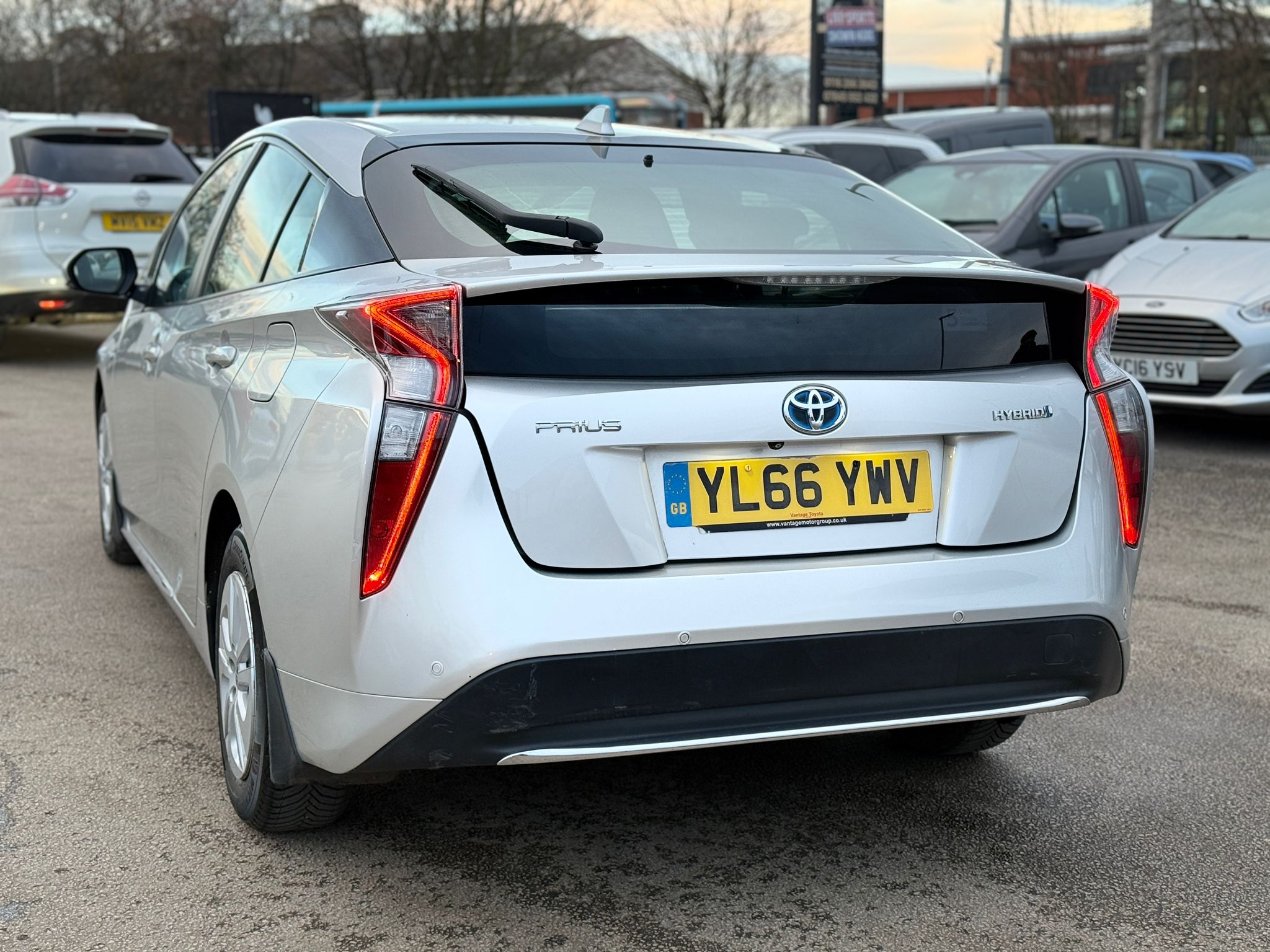 Toyota Prius Business Edition 2017 Hybrid Automatic