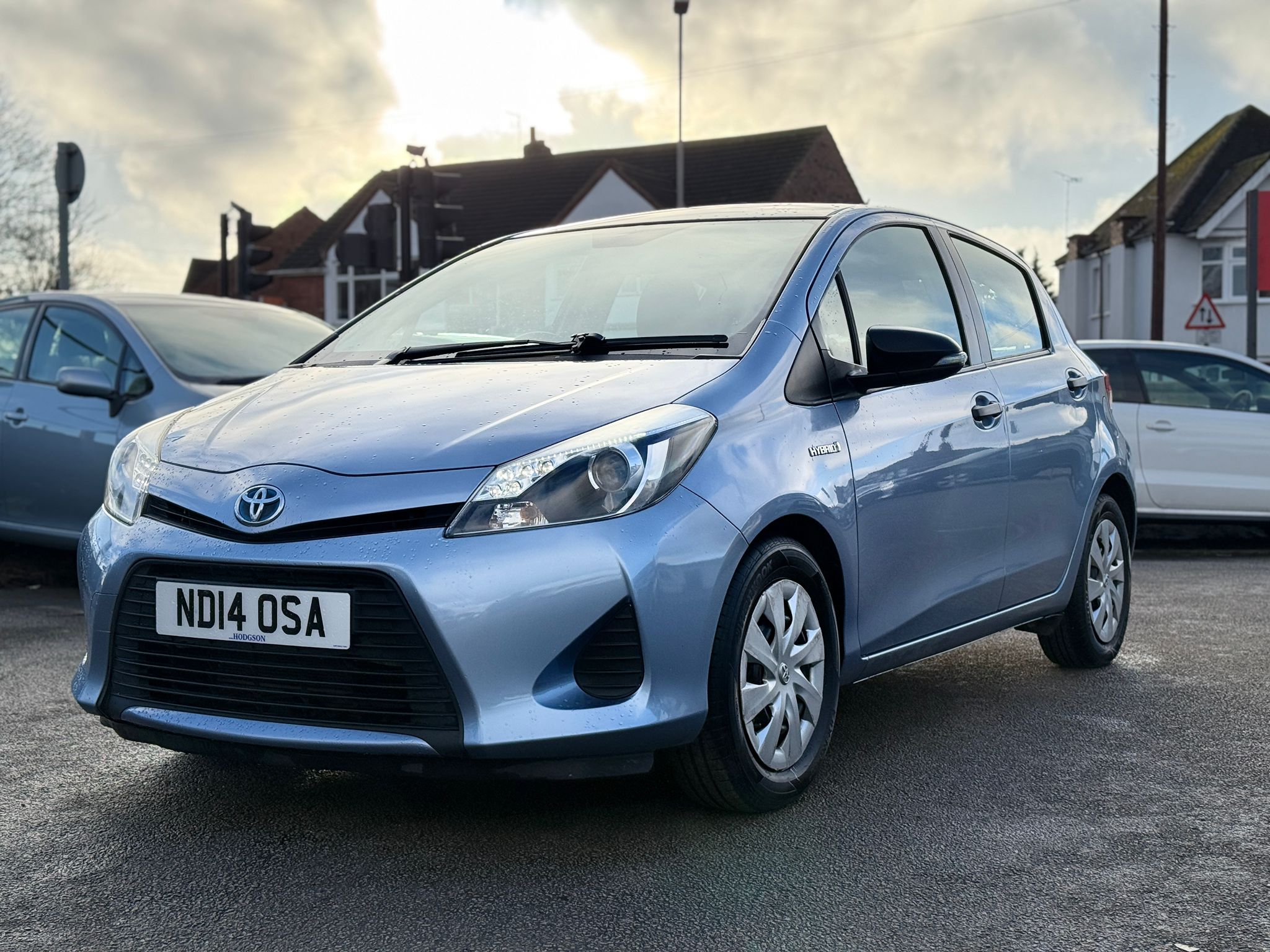 Toyota Yaris Active 2014 Hybrid Automatic