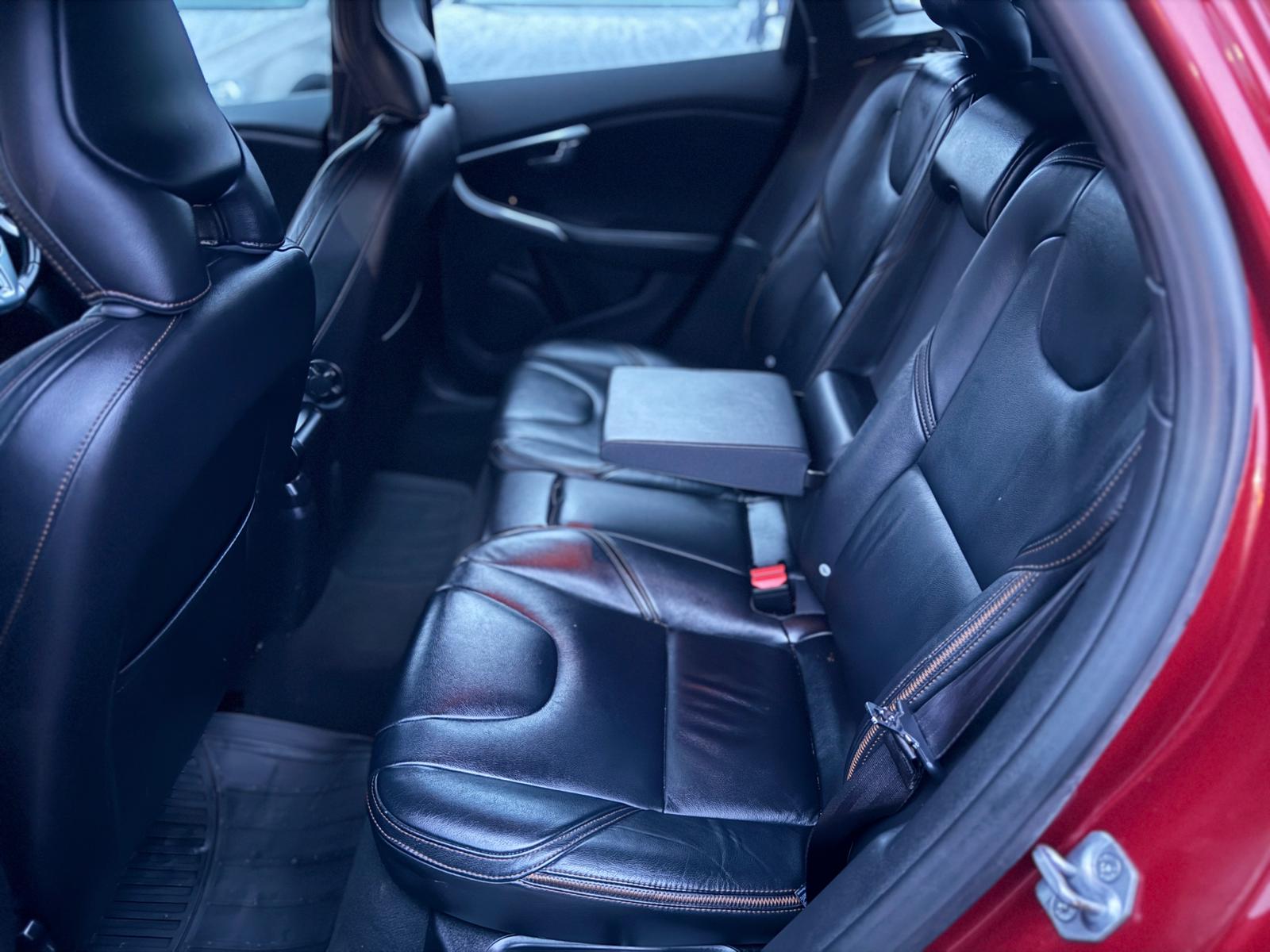 Volvo V40 Cross Country Lux 2014 1.6 D2 Lux Automatic